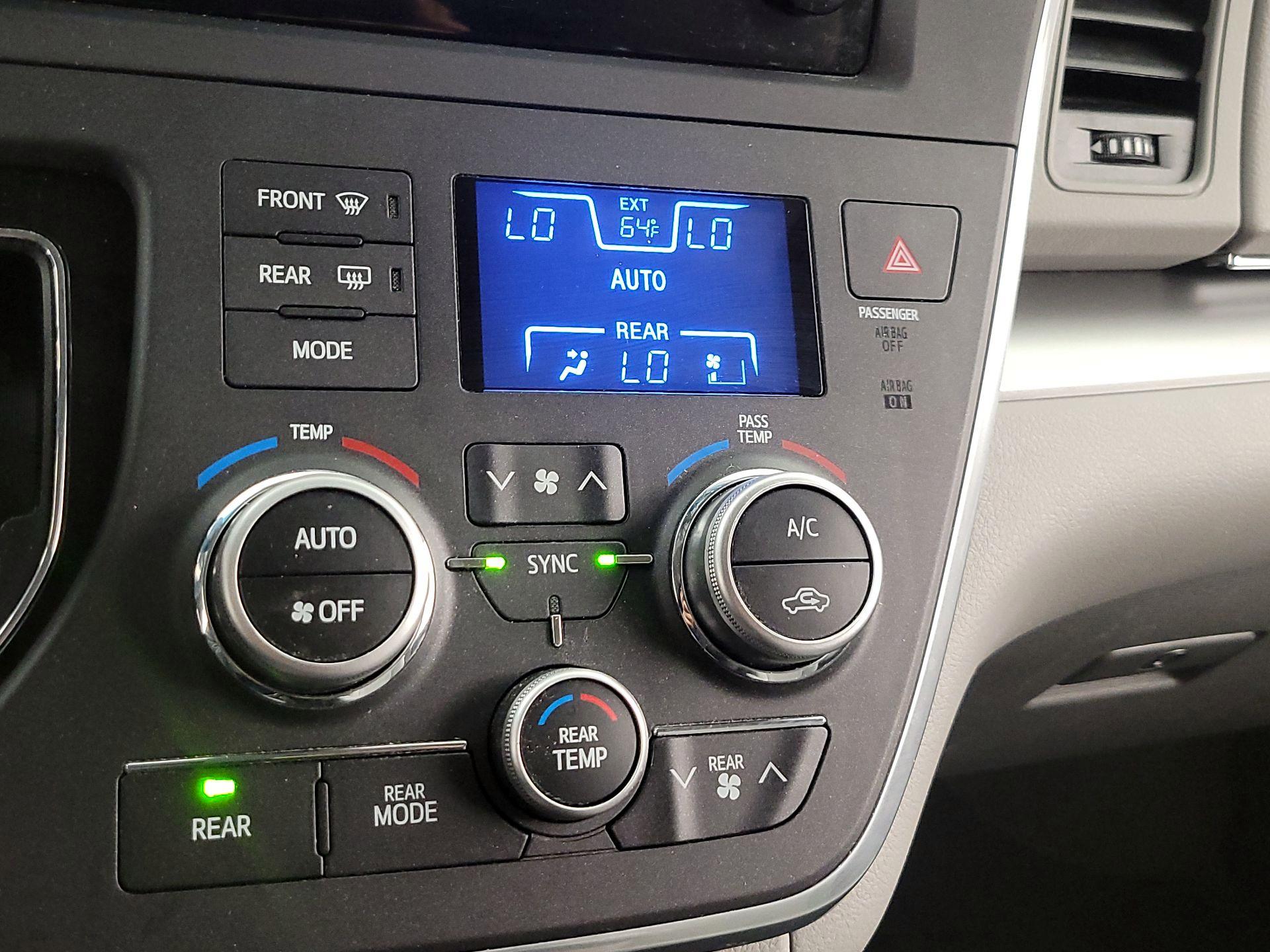 Thumbnail: 2015 Toyota Sienna - 16