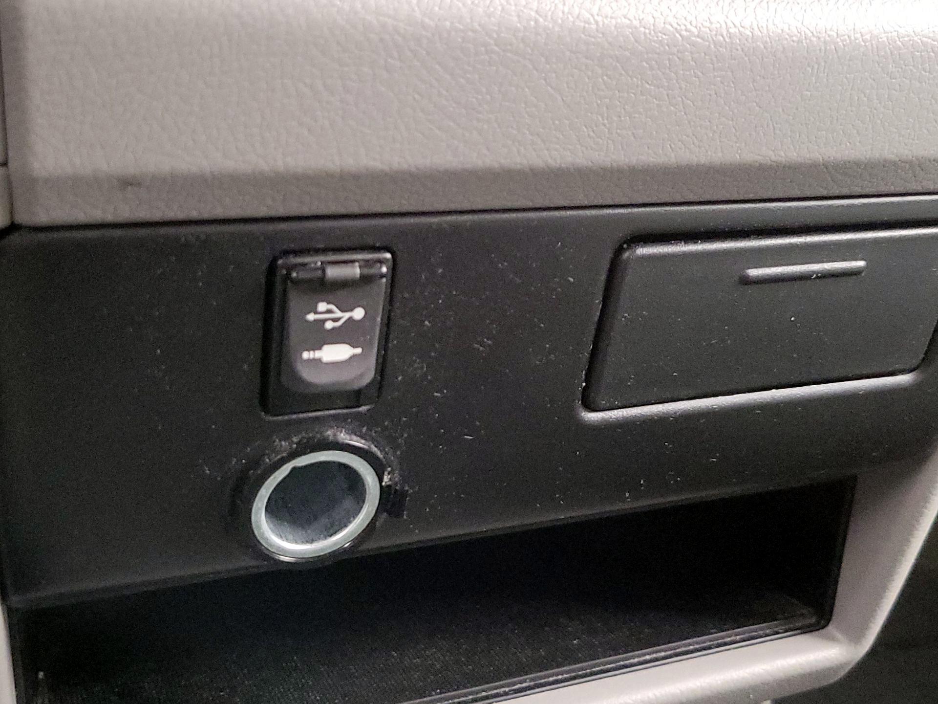 Thumbnail: 2015 Toyota Sienna - 18