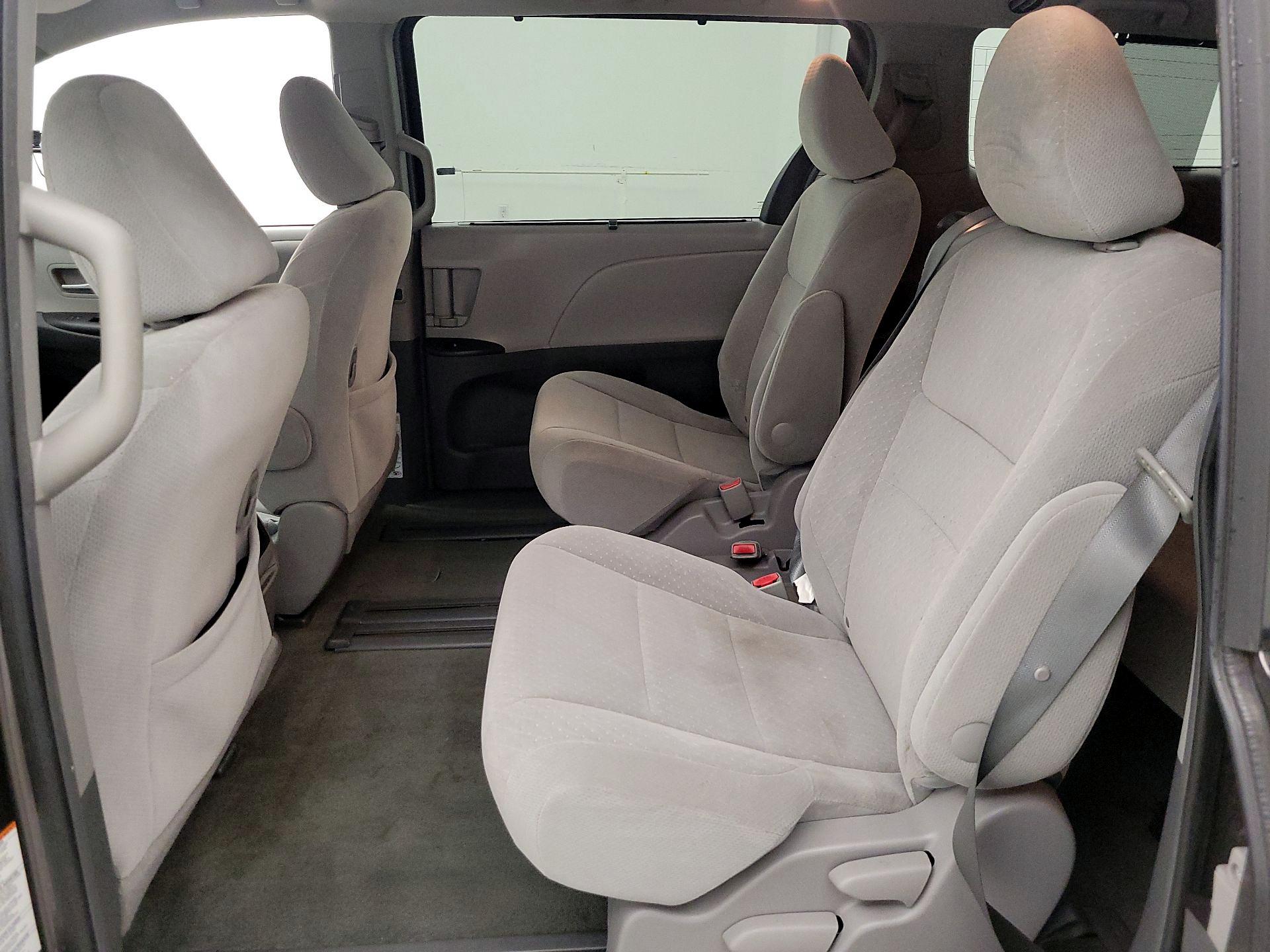Thumbnail: 2015 Toyota Sienna - 19