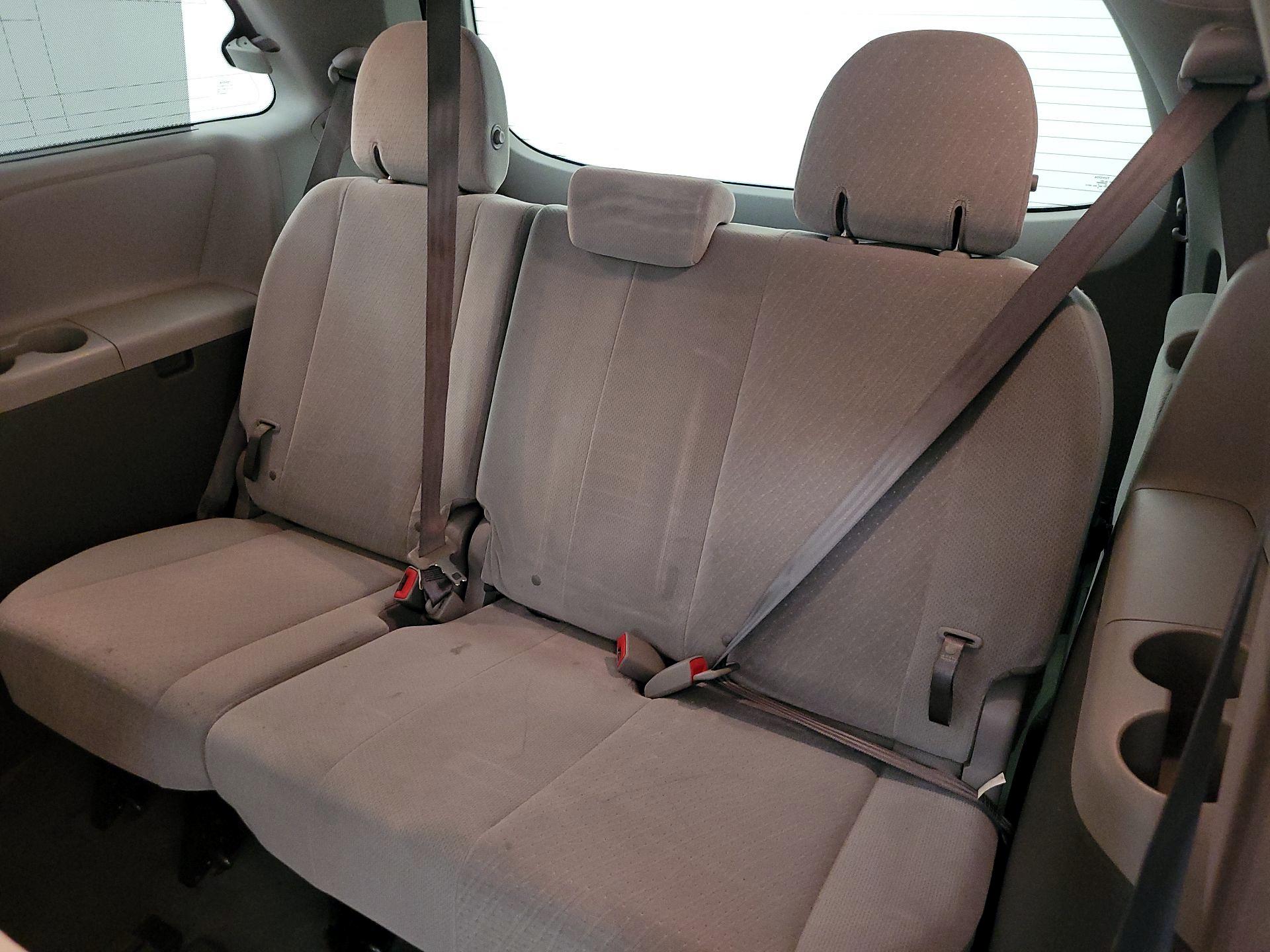 Thumbnail: 2015 Toyota Sienna - 20