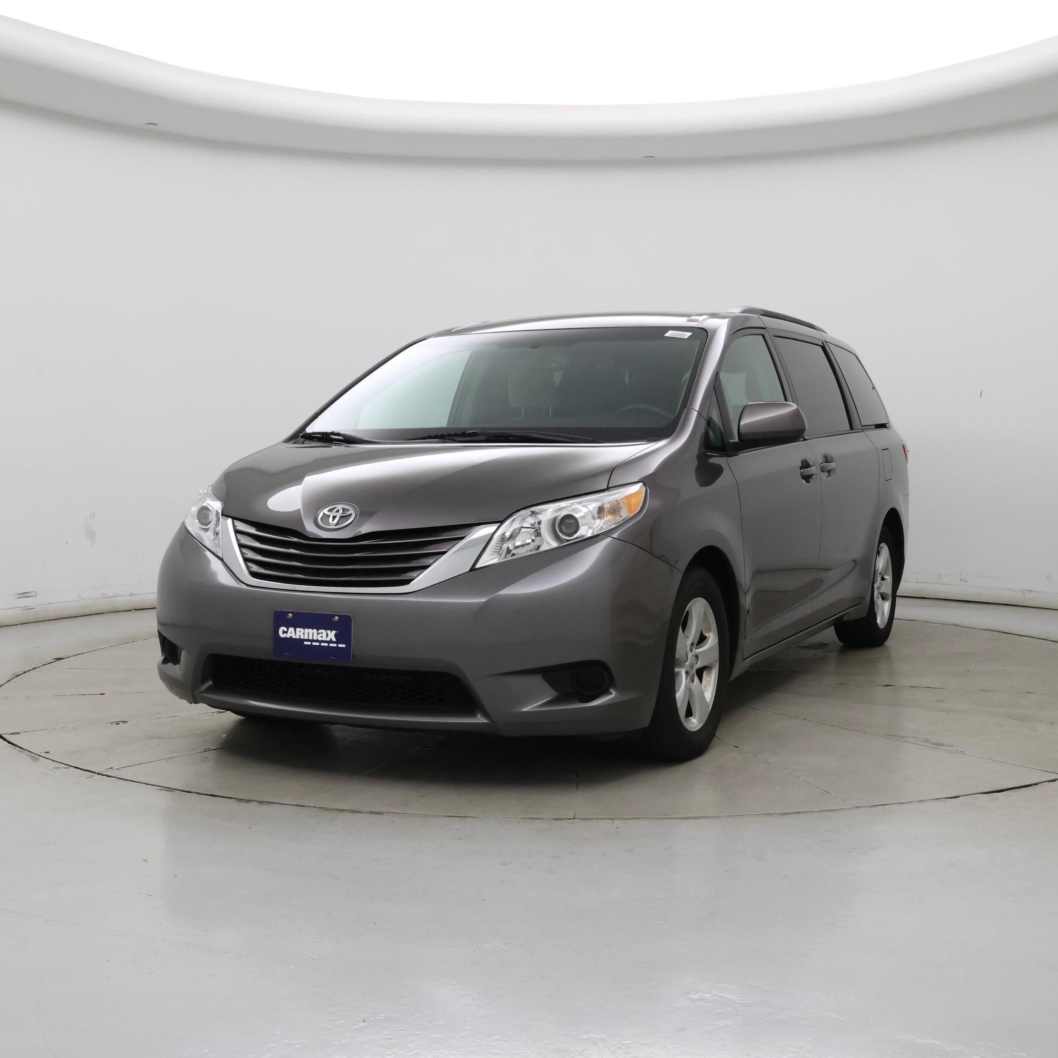 Thumbnail: 2015 Toyota Sienna - 4