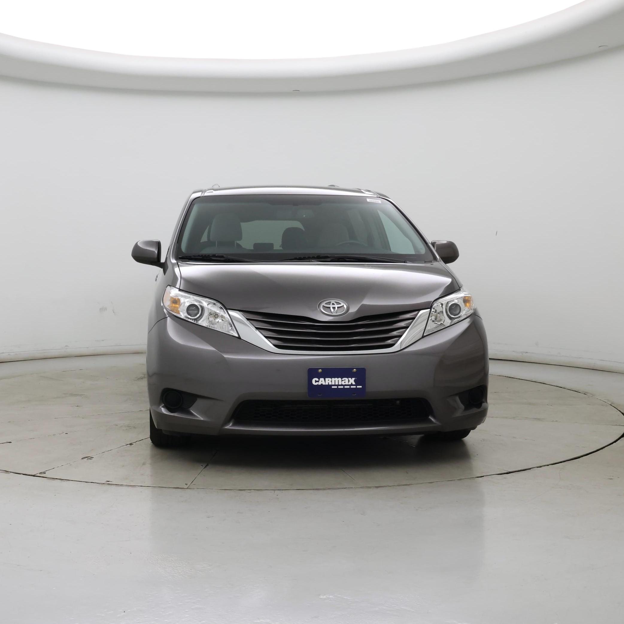 Thumbnail: 2015 Toyota Sienna - 5