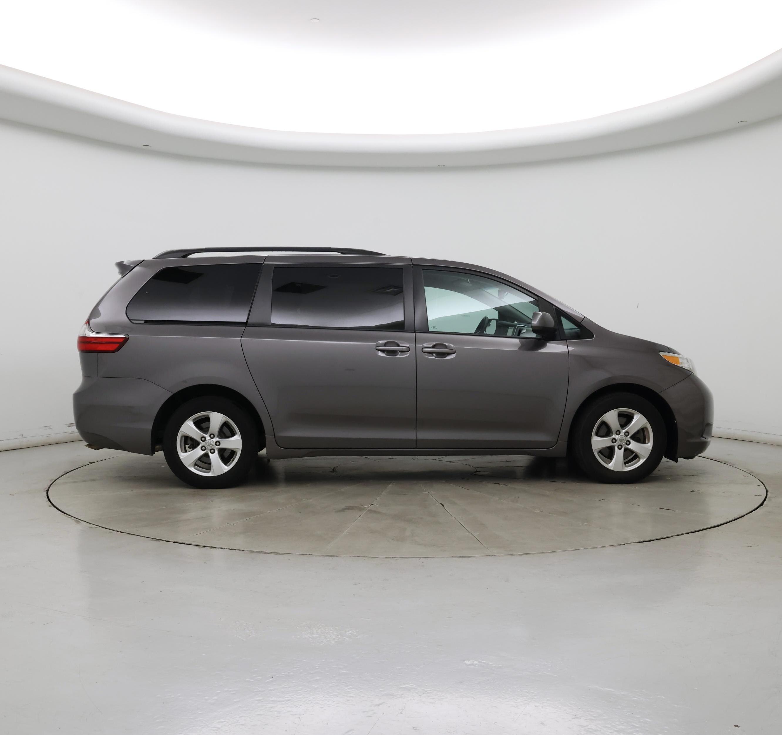 Thumbnail: 2015 Toyota Sienna - 7