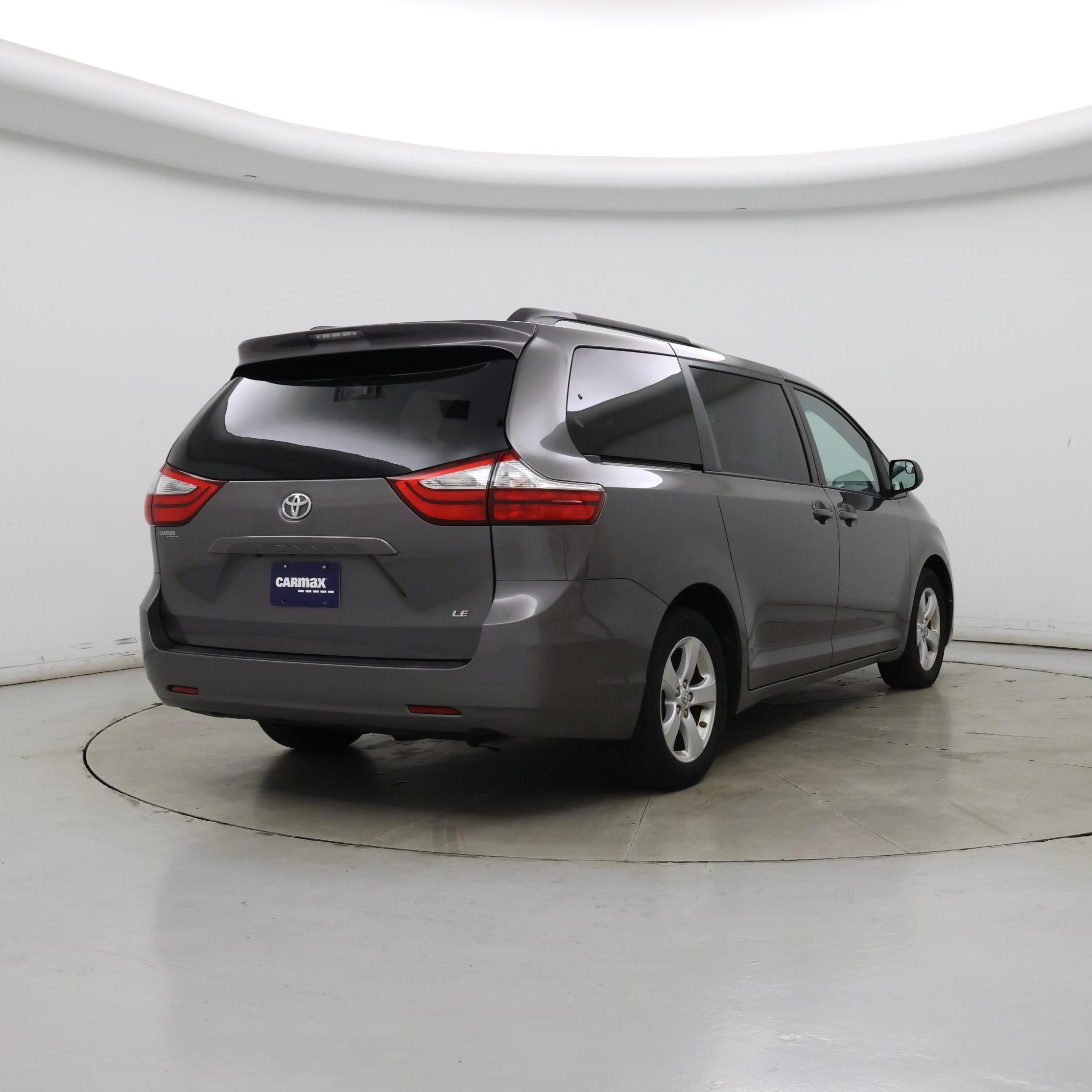 Thumbnail: 2015 Toyota Sienna - 8