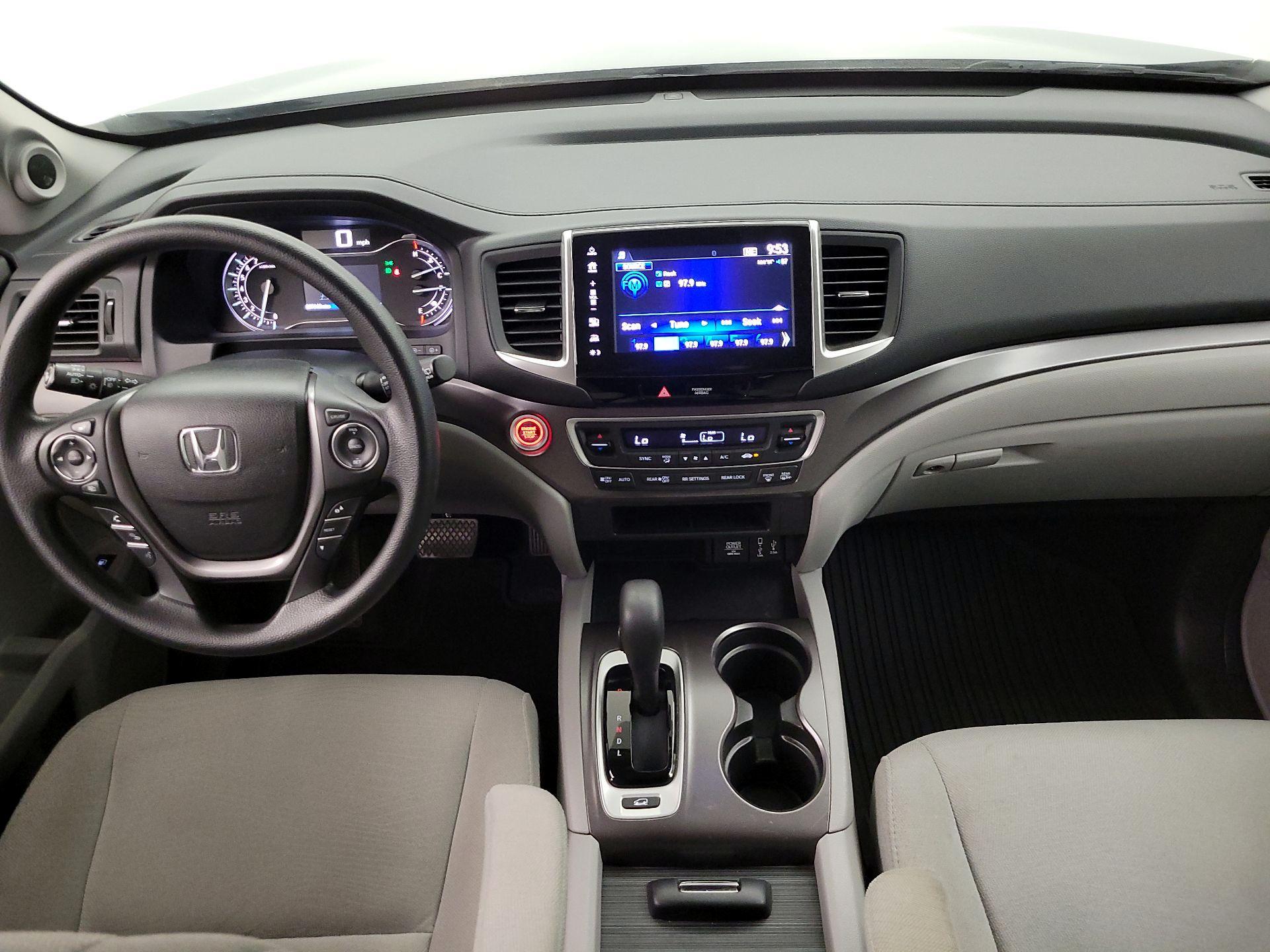 Thumbnail: 2017 Honda Pilot - 9
