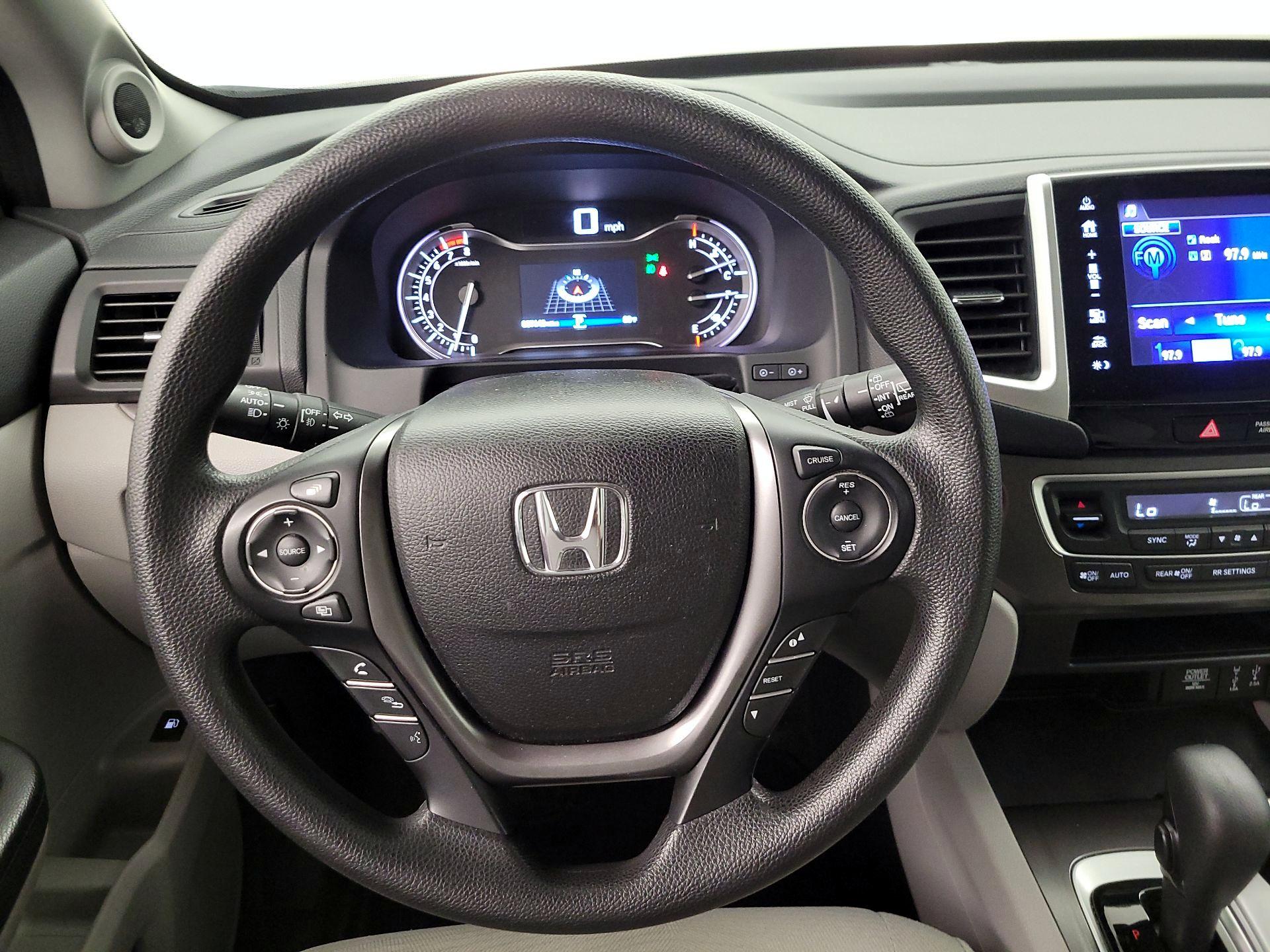 Thumbnail: 2017 Honda Pilot - 10
