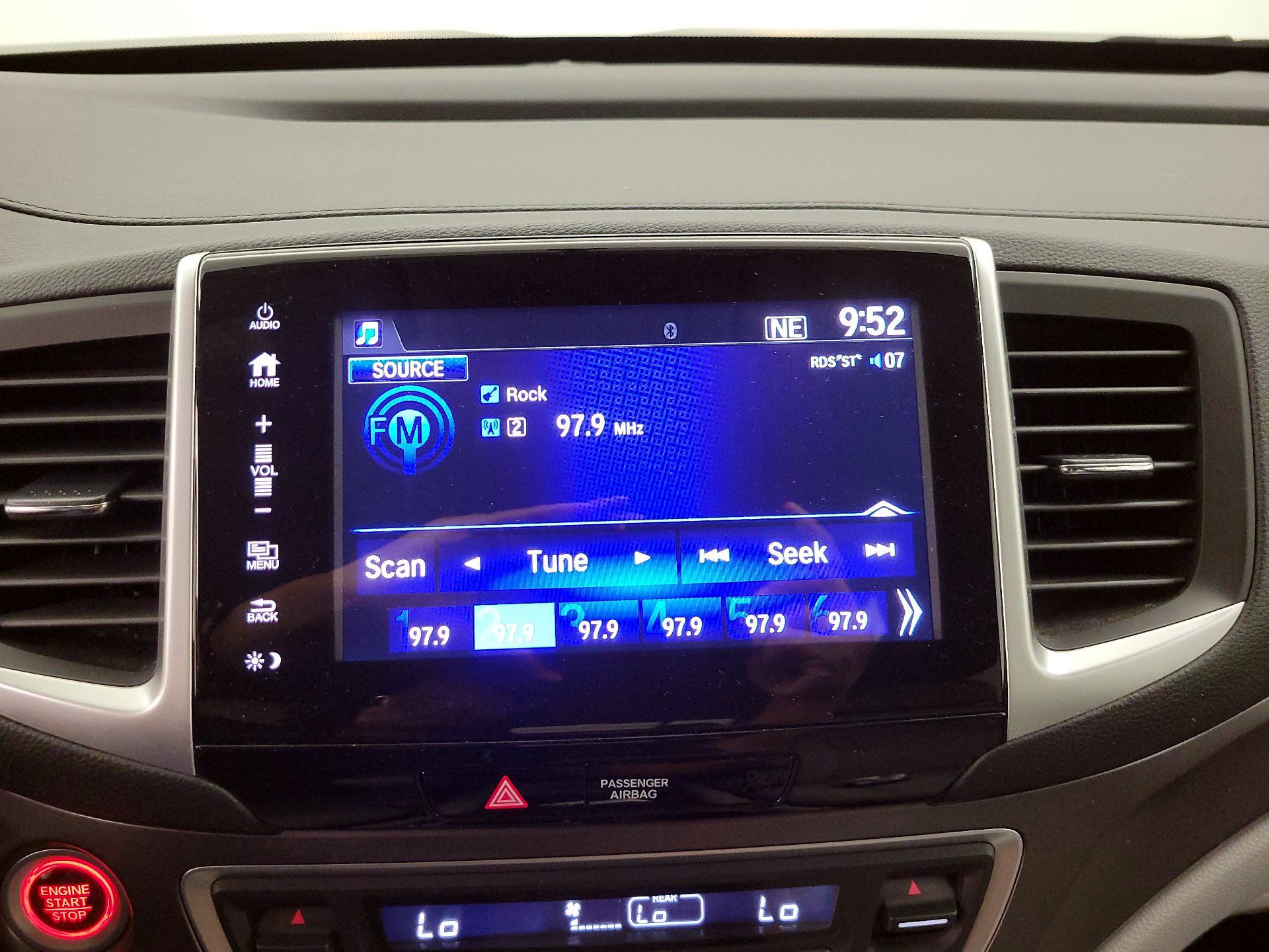 Thumbnail: 2017 Honda Pilot - 15