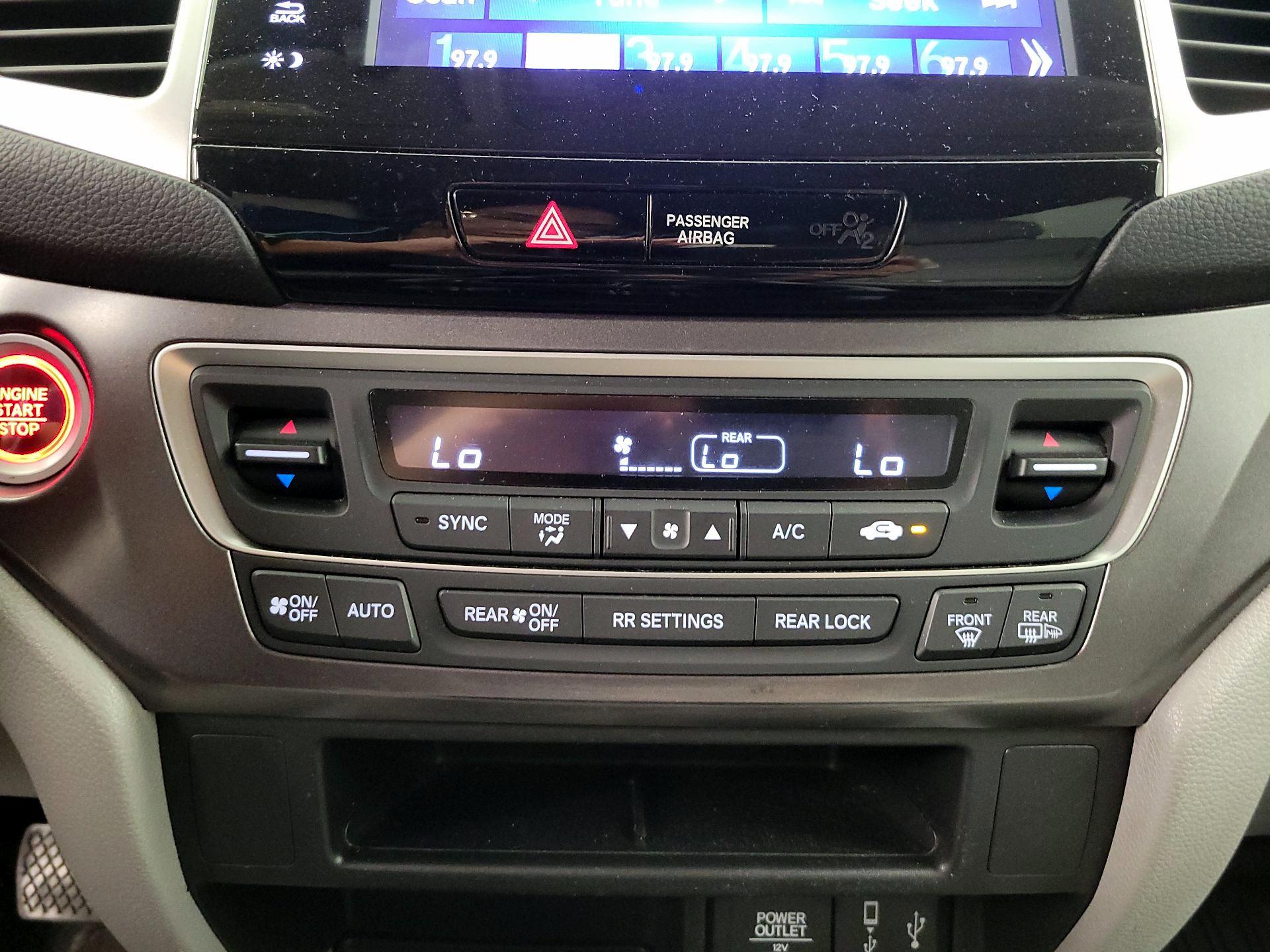 Thumbnail: 2017 Honda Pilot - 16