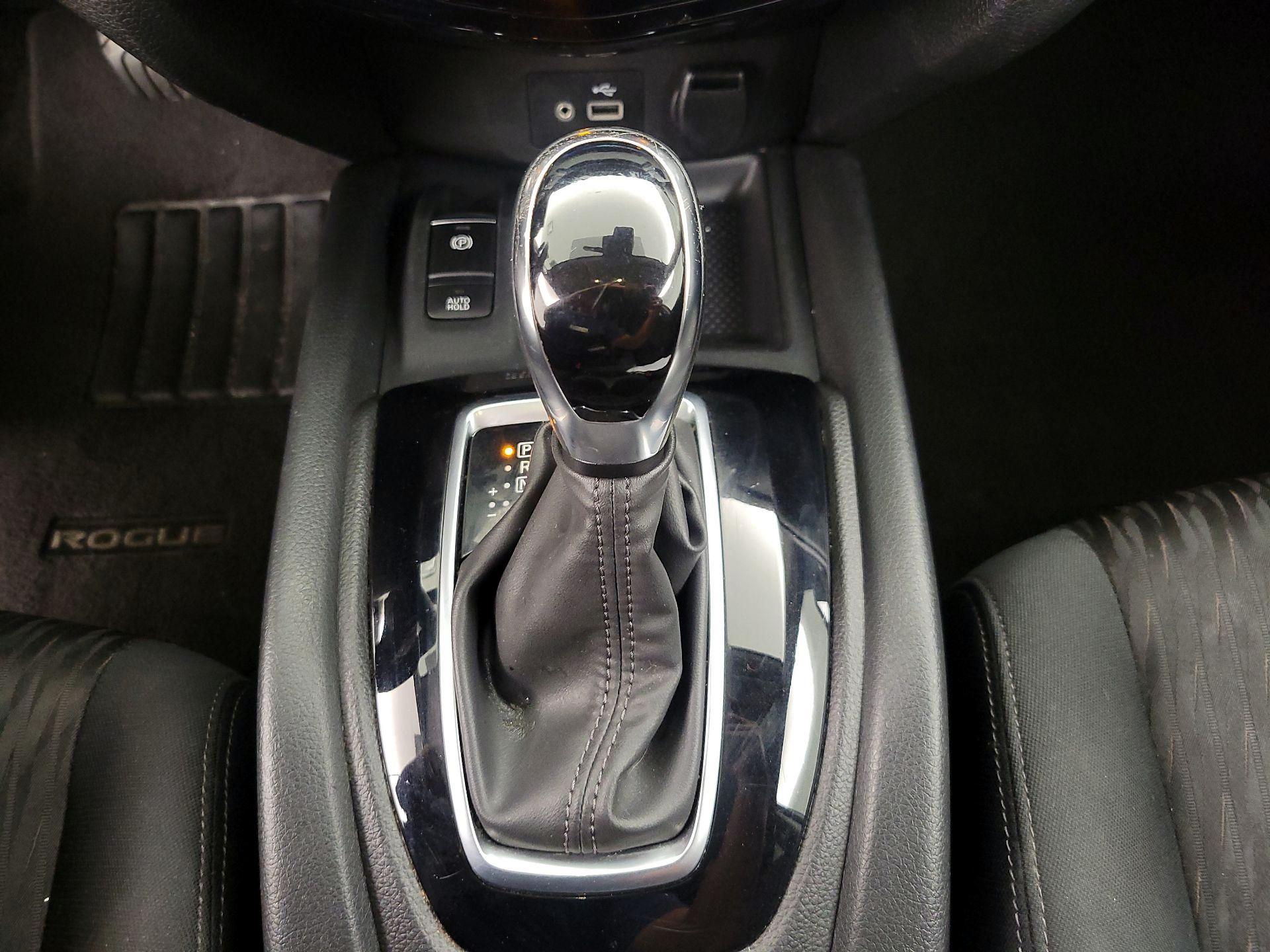 Thumbnail: 2019 Nissan Rogue - 18
