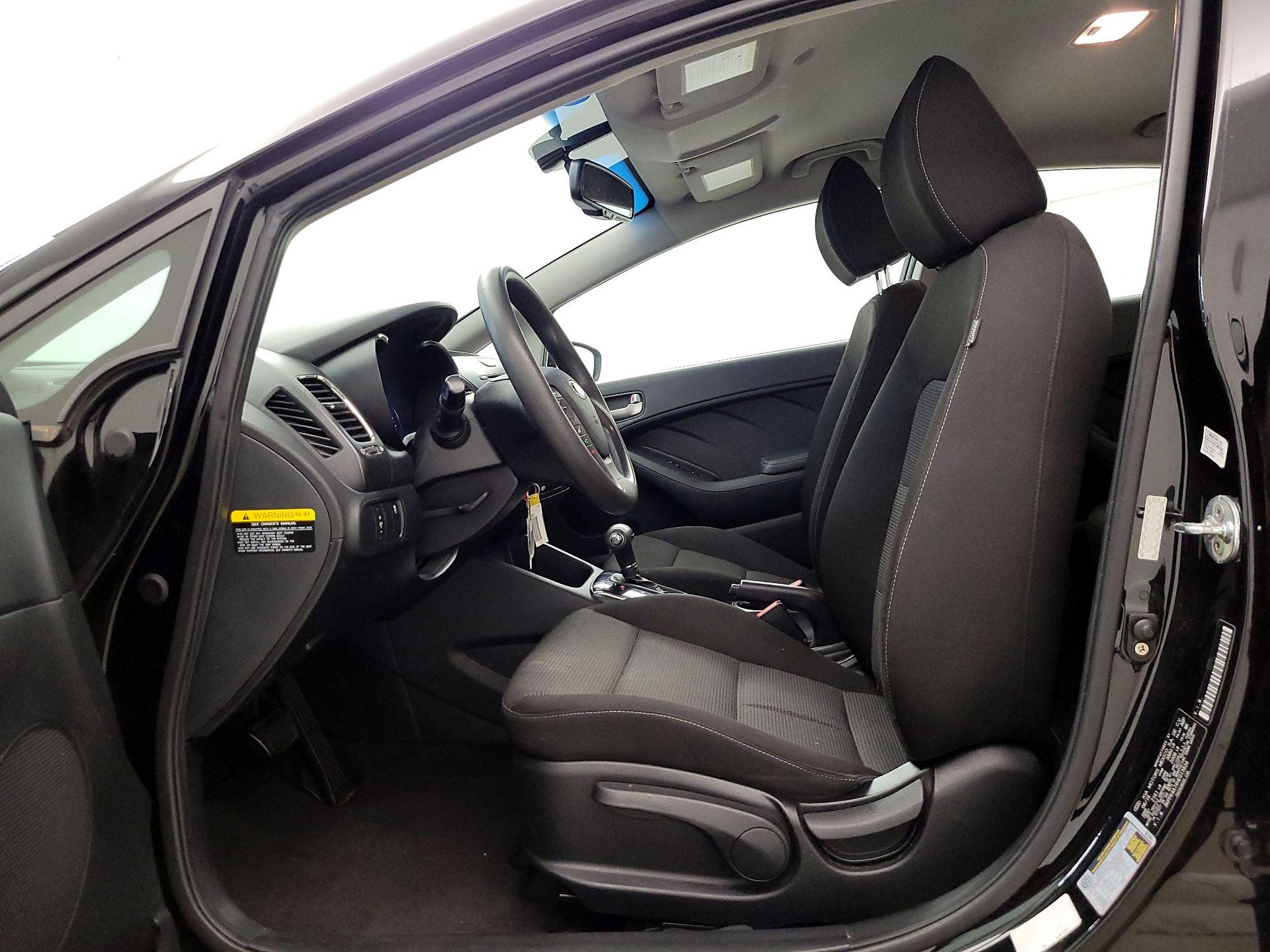 Thumbnail: 2017 Kia Forte - 11