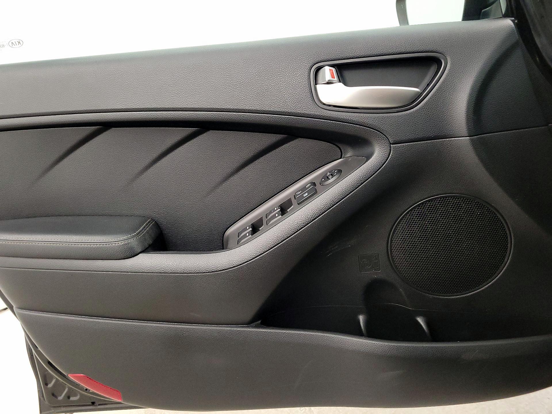 Thumbnail: 2017 Kia Forte - 12
