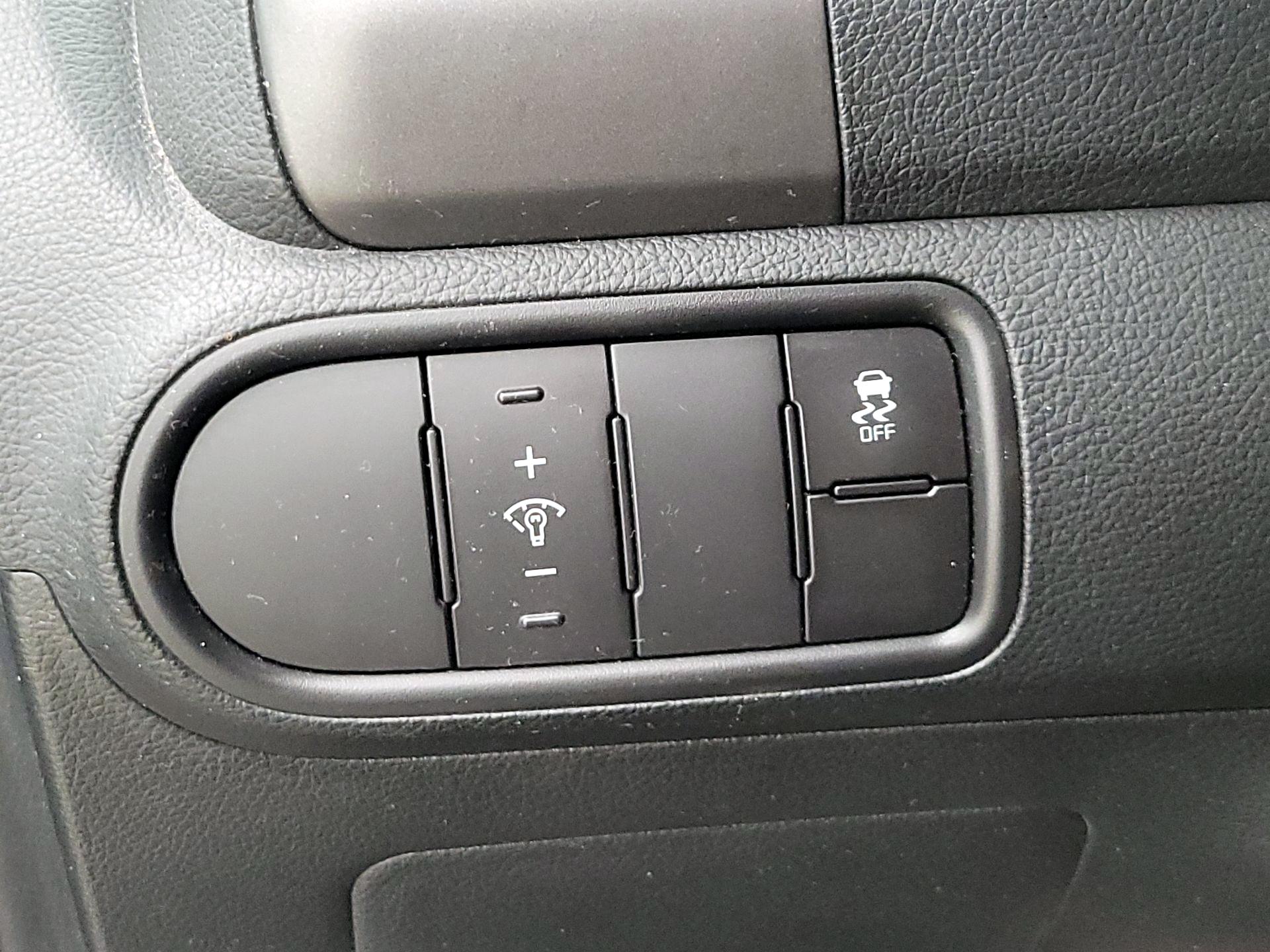 Thumbnail: 2017 Kia Forte - 13