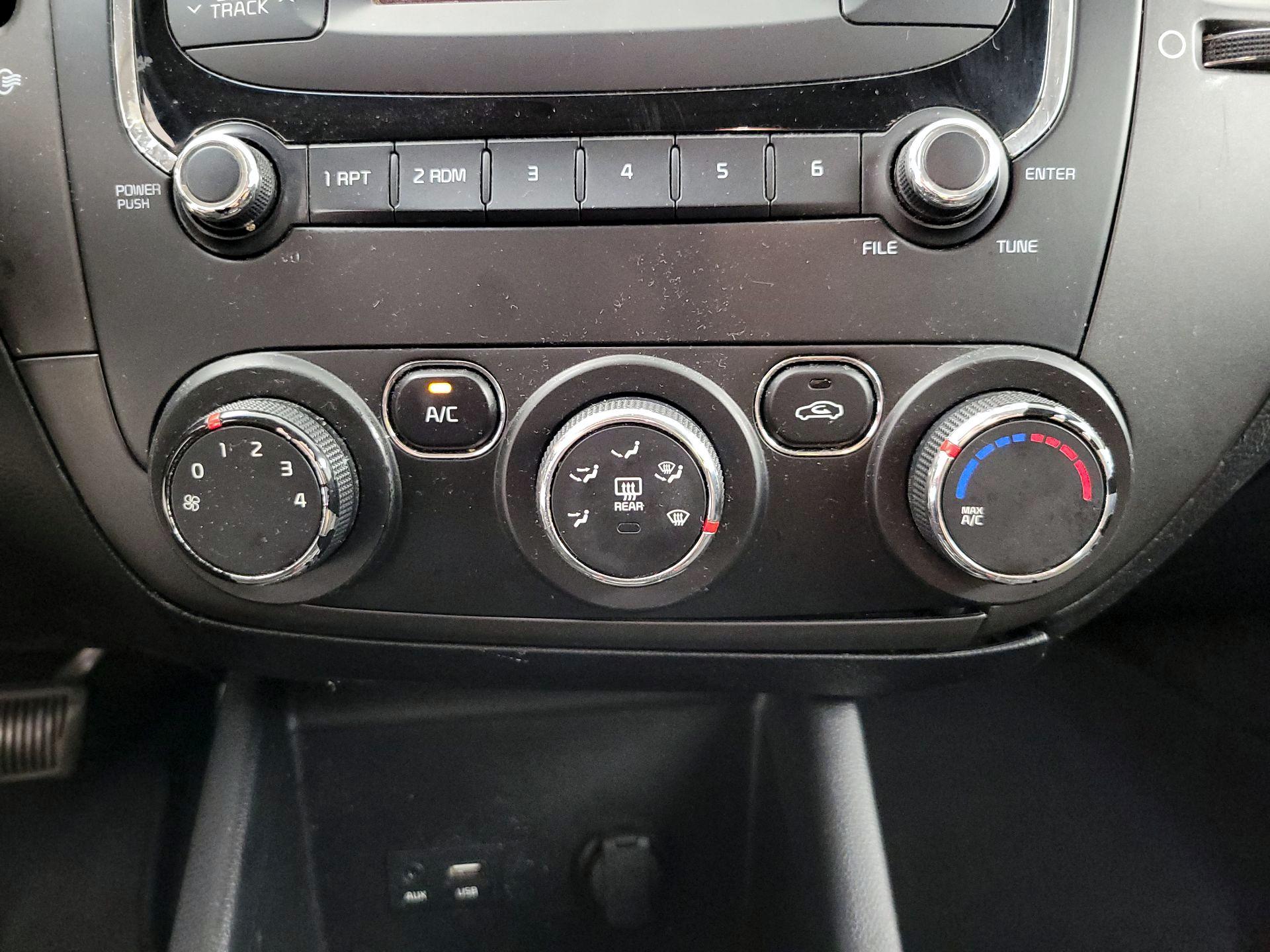 Thumbnail: 2017 Kia Forte - 16