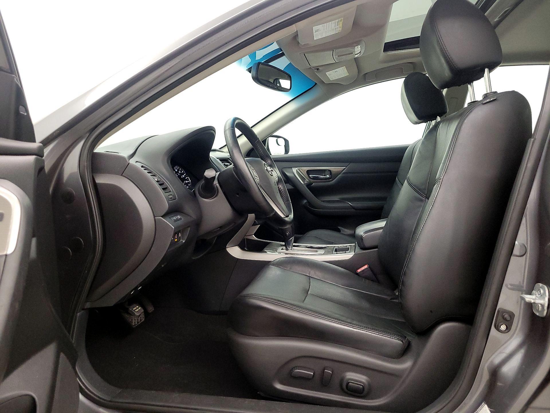 Thumbnail: 2015 Nissan Altima - 11