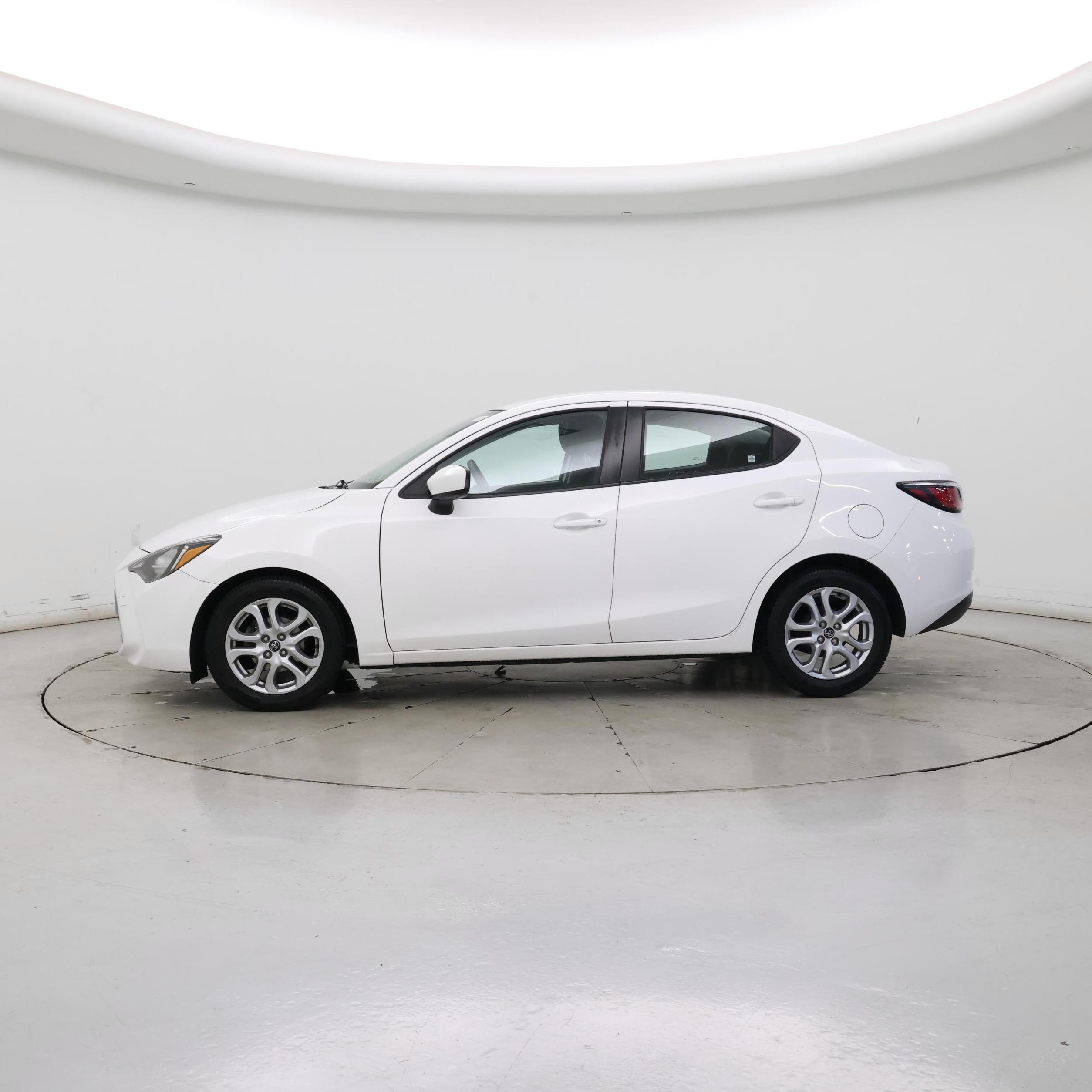 Thumbnail: 2018 Toyota Yaris iA - 3