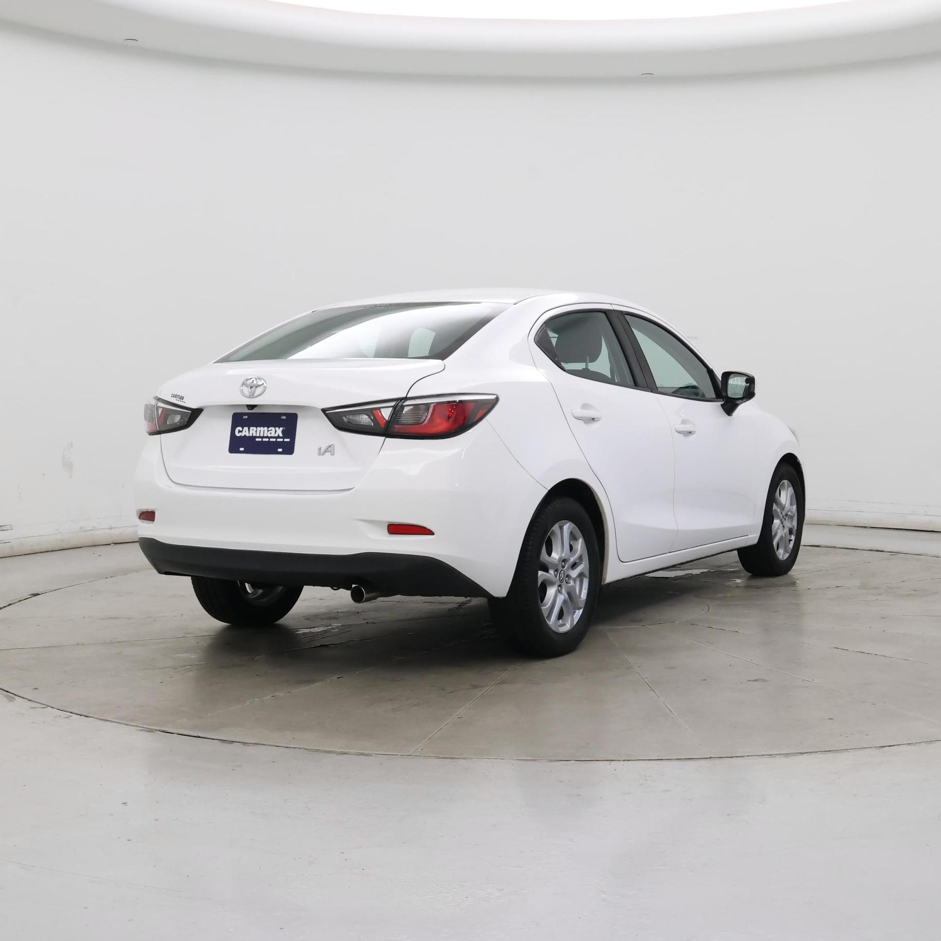 Thumbnail: 2018 Toyota Yaris iA - 8