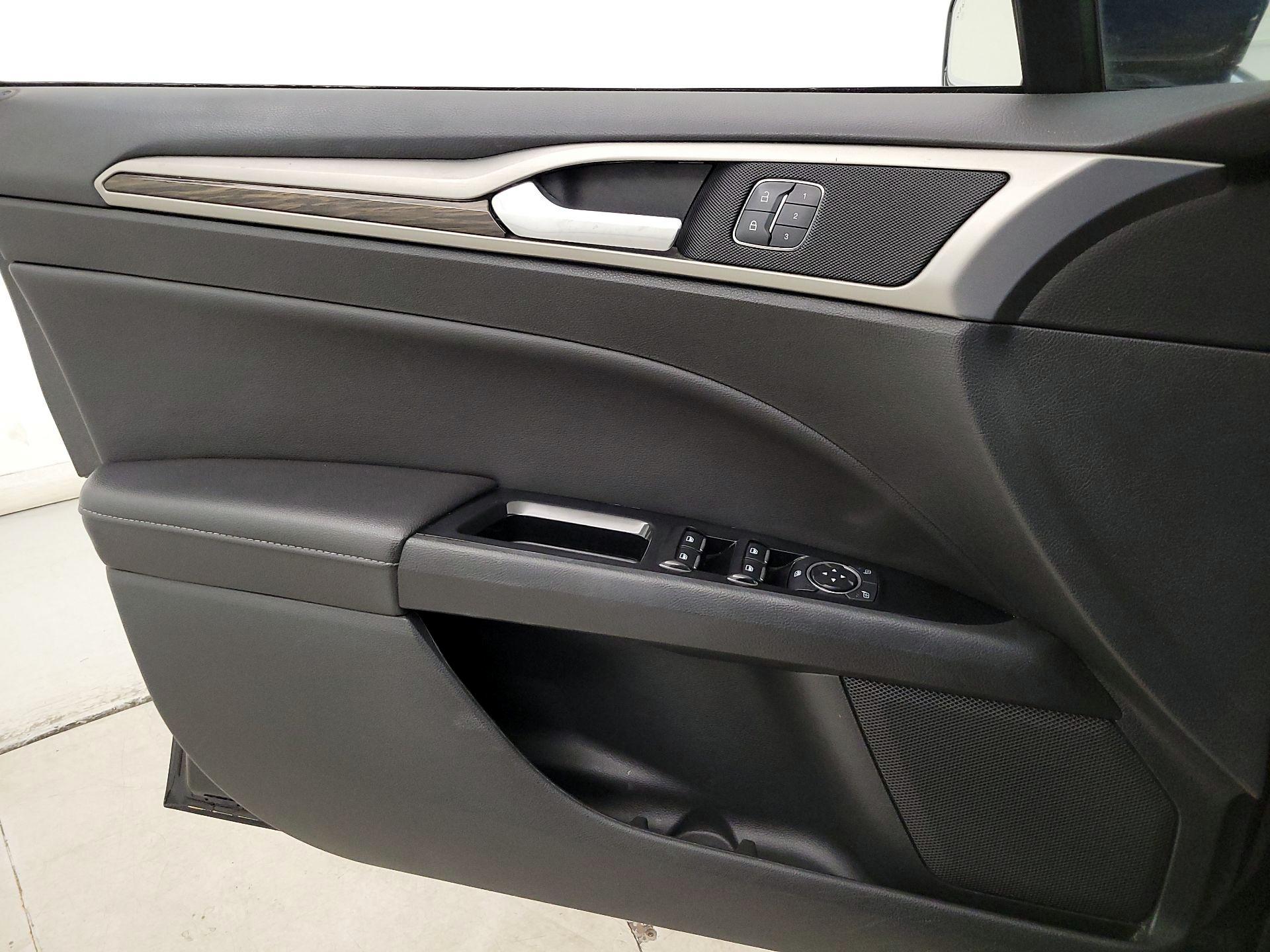 Thumbnail: 2015 Ford Fusion - 12