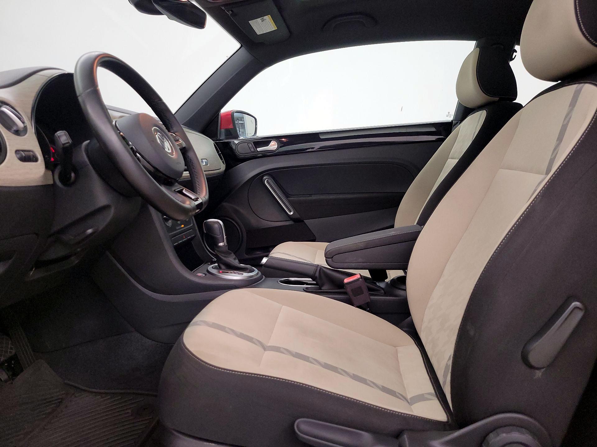 Thumbnail: 2018 Volkswagen Beetle - 11