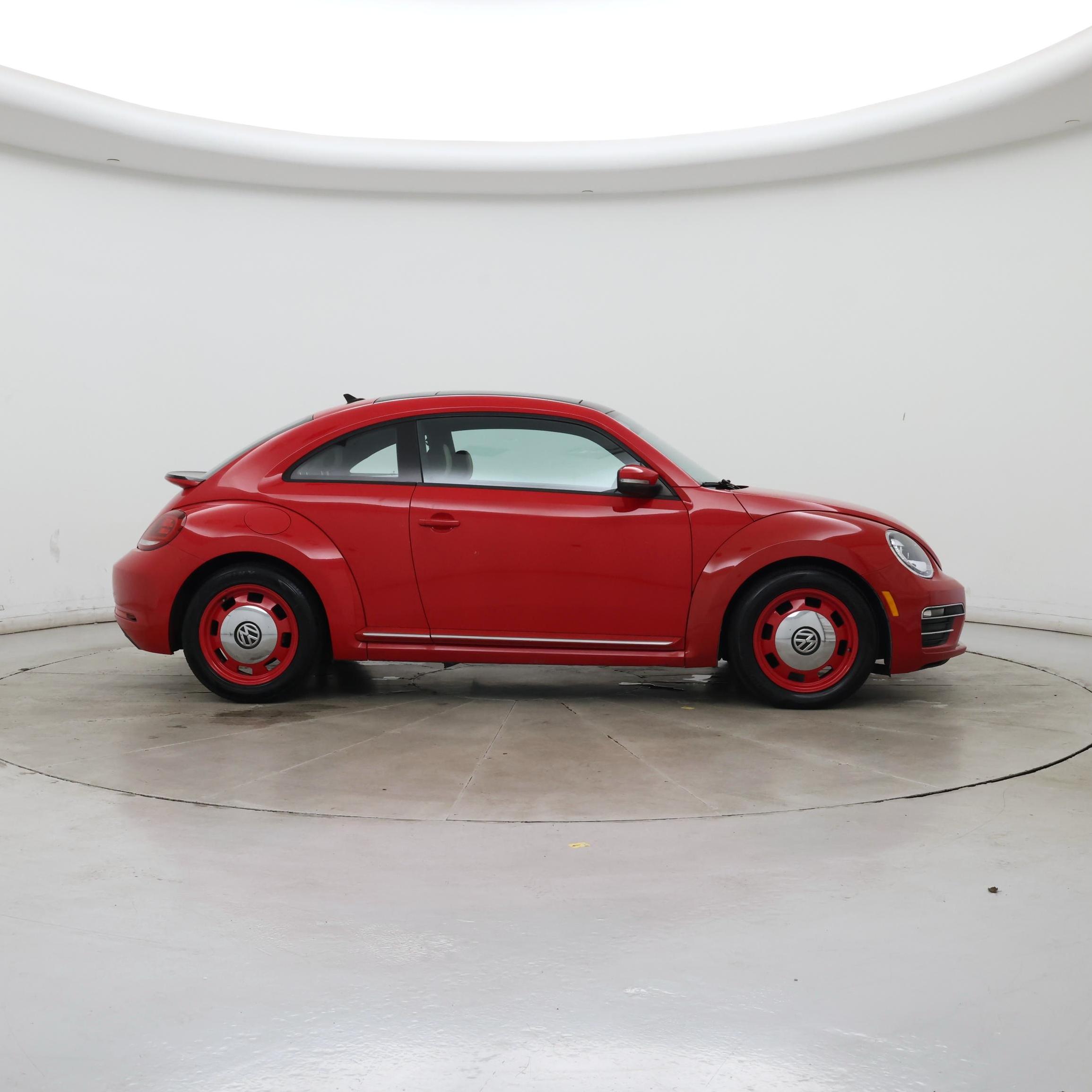Thumbnail: 2018 Volkswagen Beetle - 7