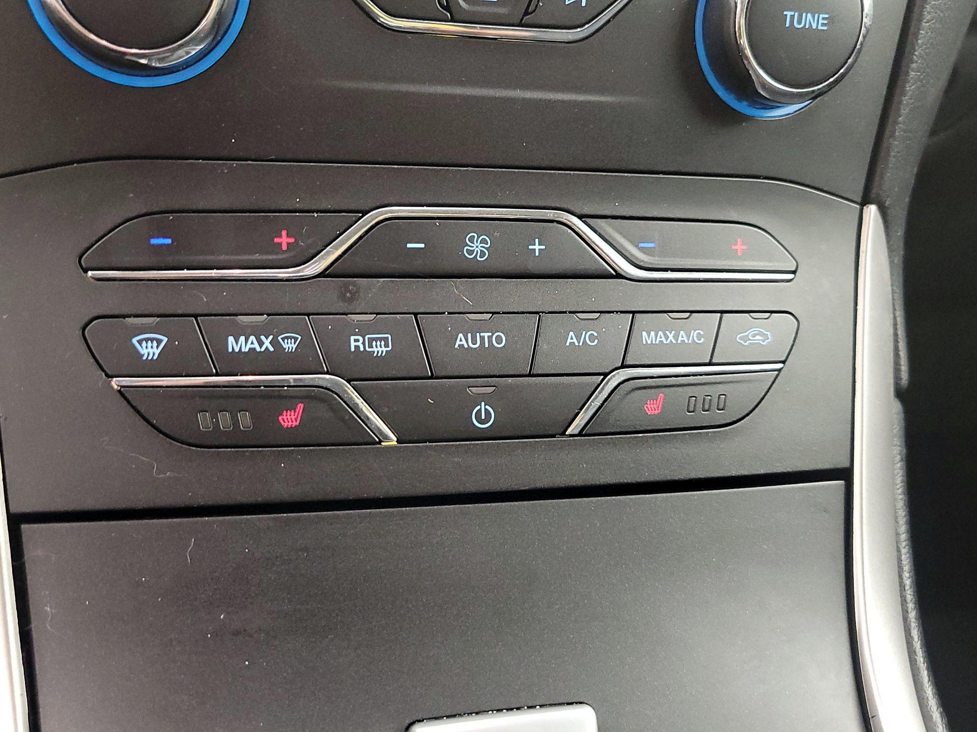 Thumbnail: 2017 Ford Edge - 16