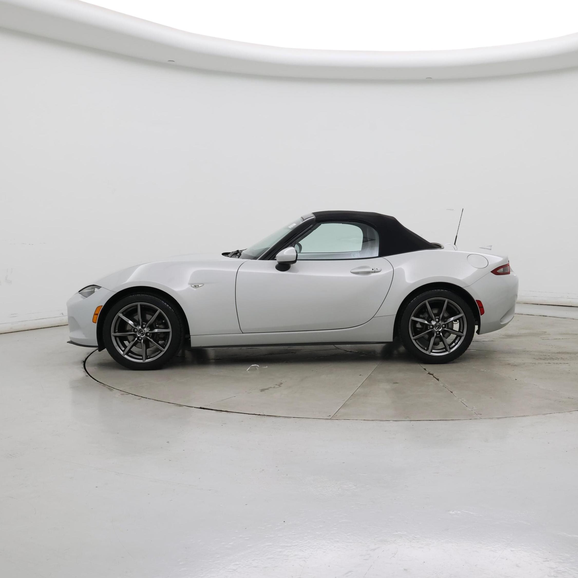 Thumbnail: 2016 Mazda MX-5 Miata - 3
