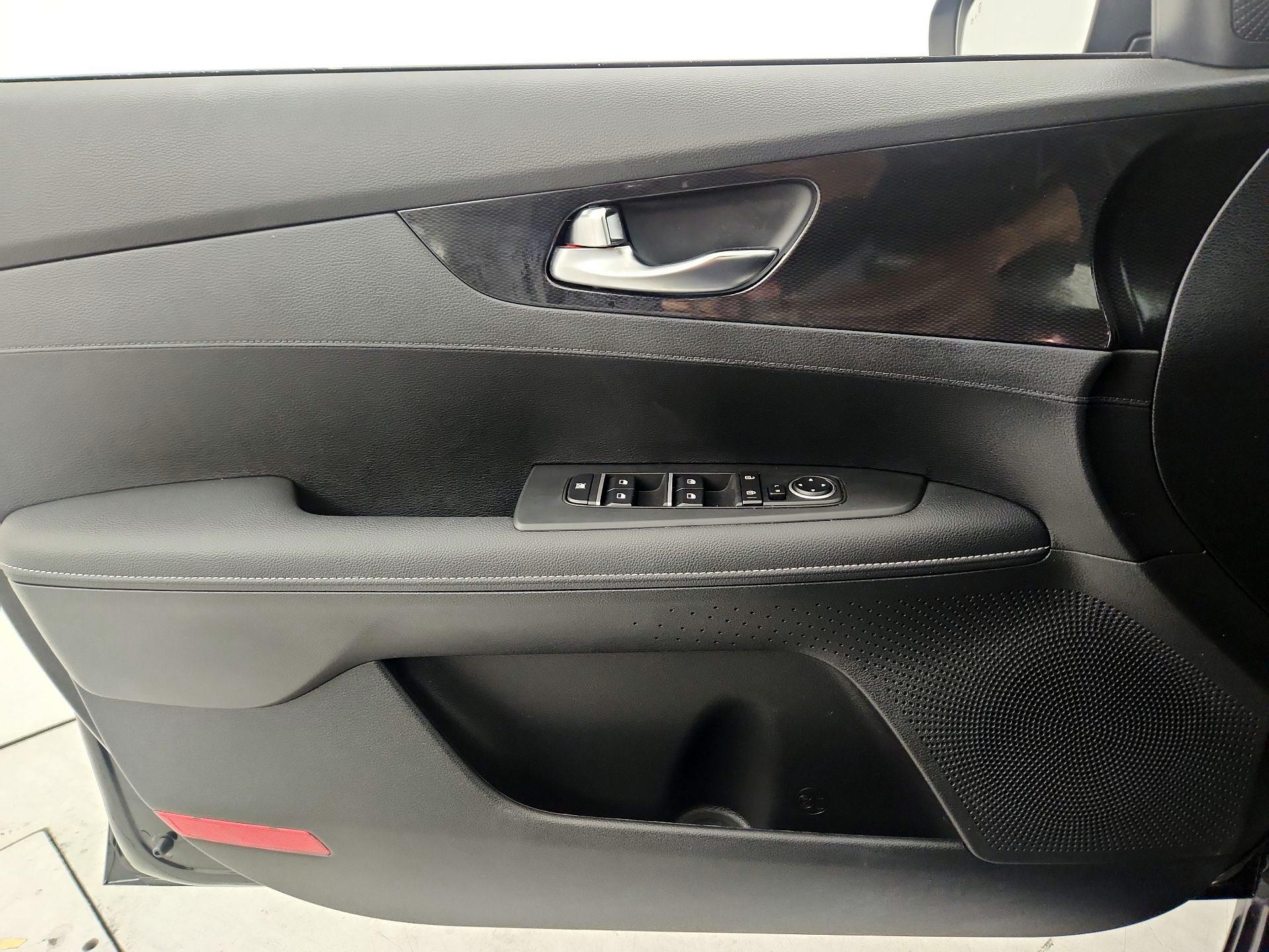 Thumbnail: 2022 Kia Forte - 12