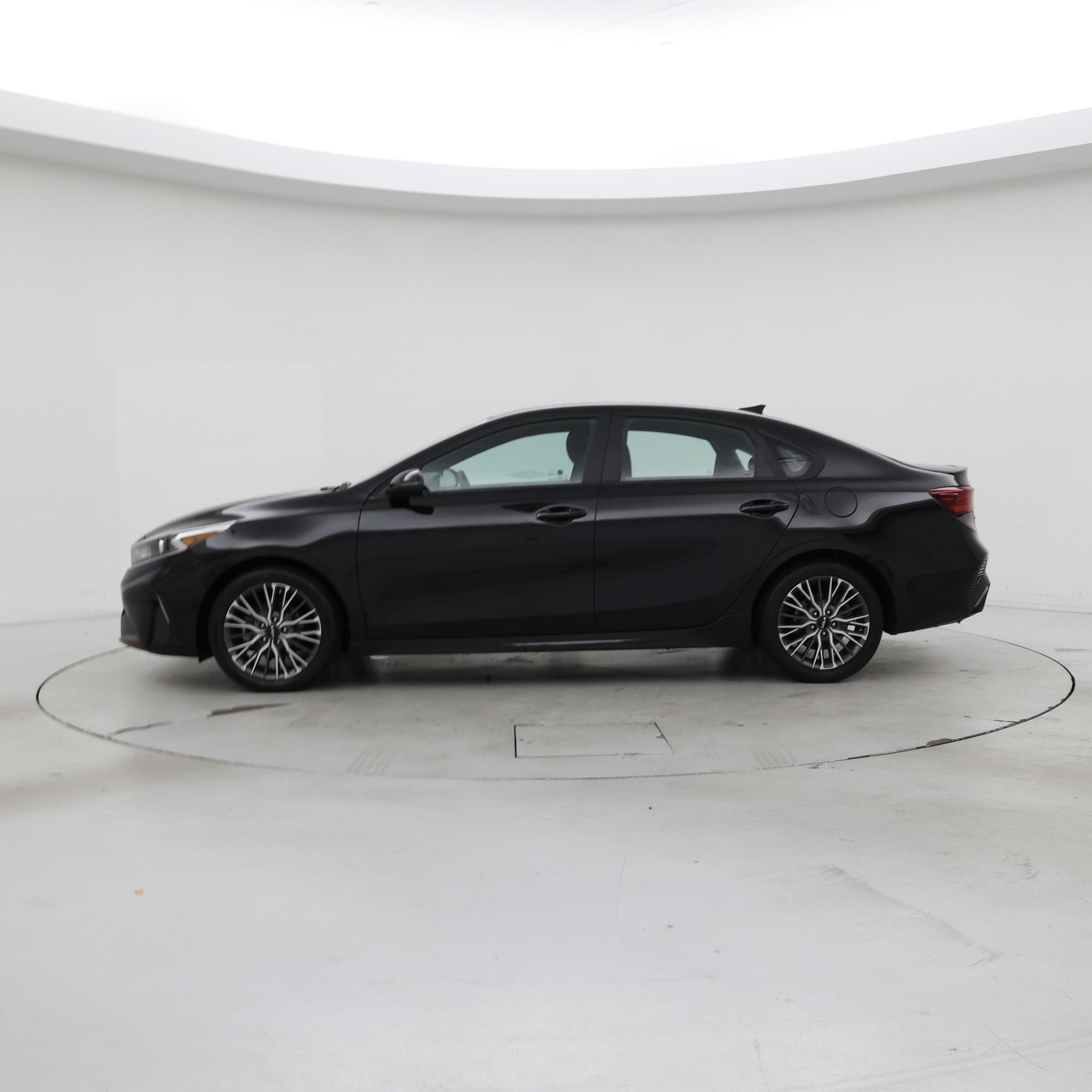 Thumbnail: 2022 Kia Forte - 3