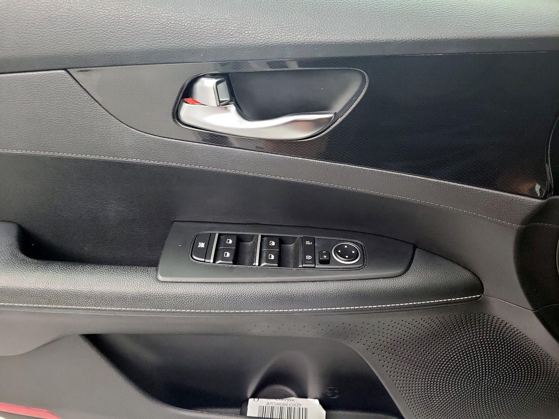 Thumbnail: 2022 Kia Forte - 10
