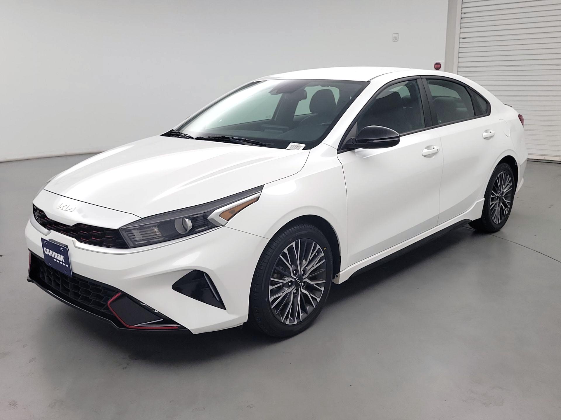Thumbnail: 2022 Kia Forte - 3