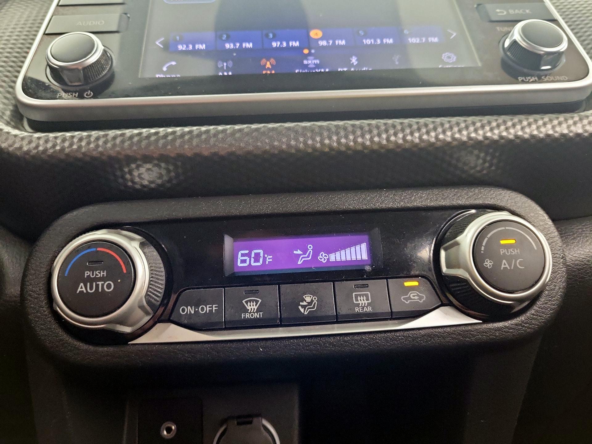 Thumbnail: 2020 Nissan Kicks - 16