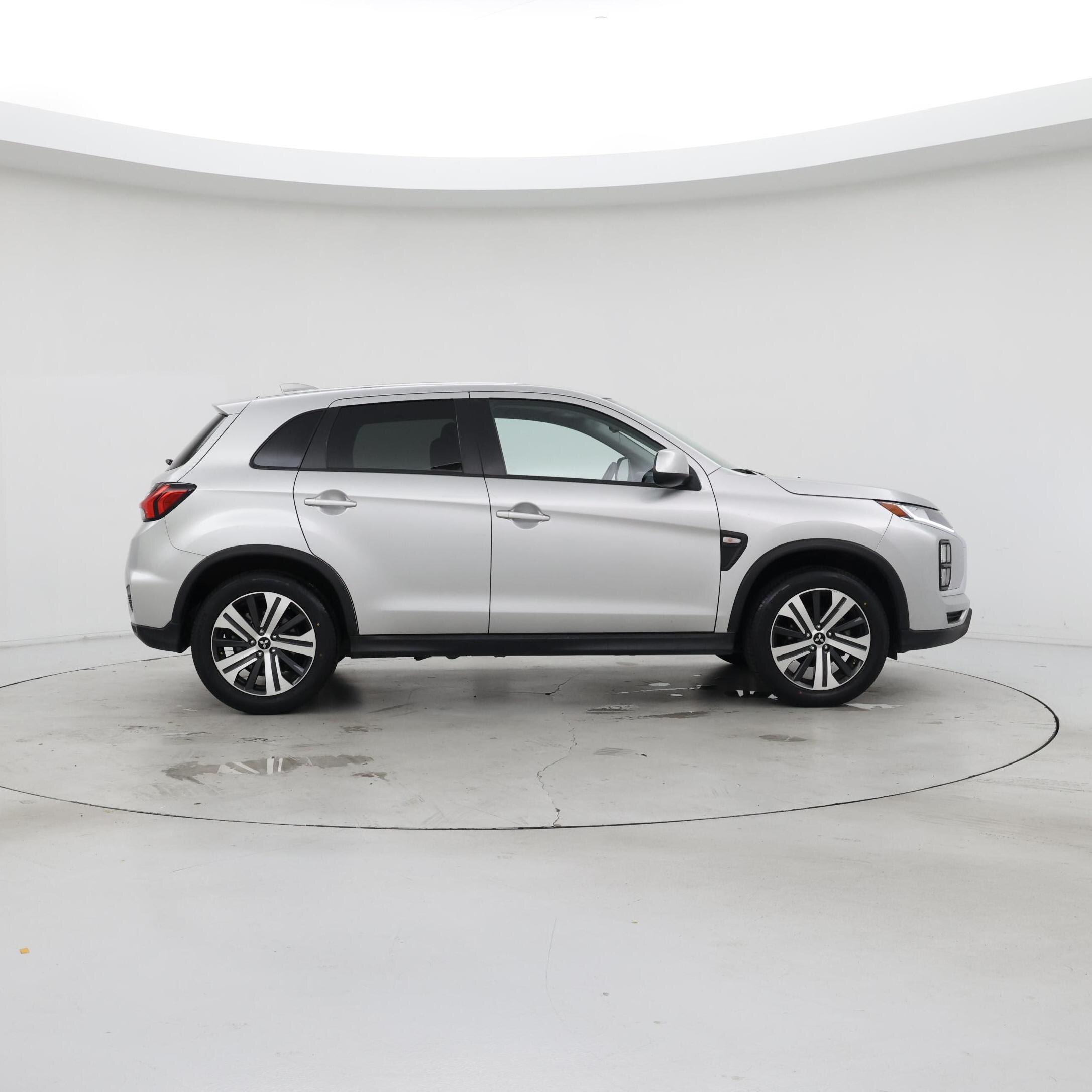 Thumbnail: 2023 Mitsubishi Outlander Sport - 7