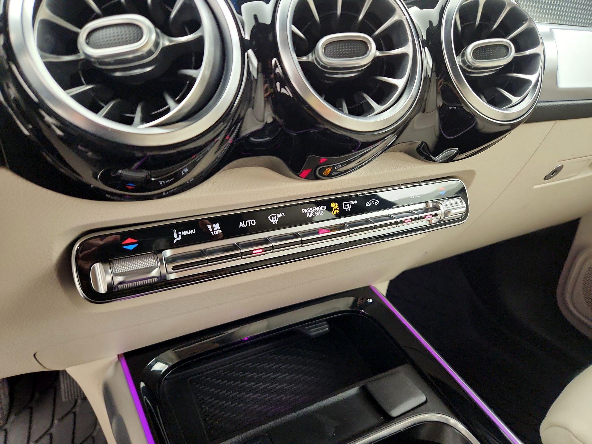 Thumbnail: 2021 Mercedes-Benz GLB - 16