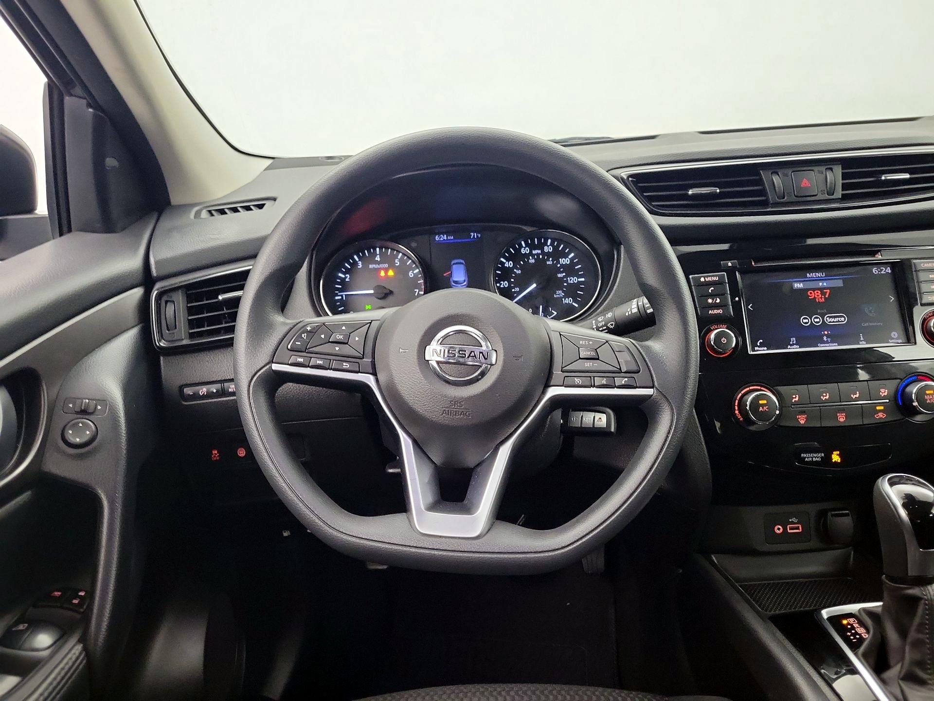 Thumbnail: 2020 Nissan Rogue Sport - 10