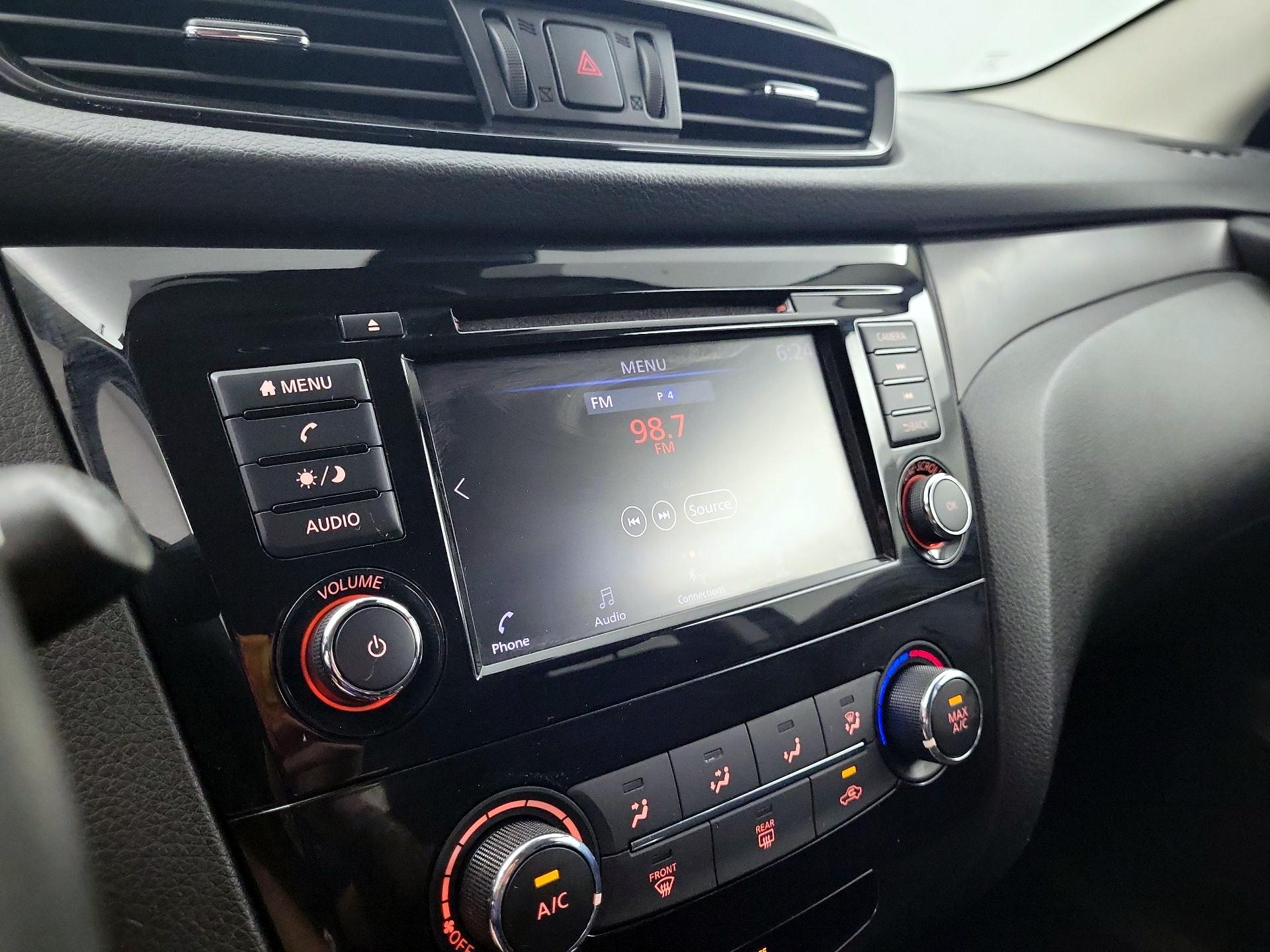 Thumbnail: 2020 Nissan Rogue Sport - 15