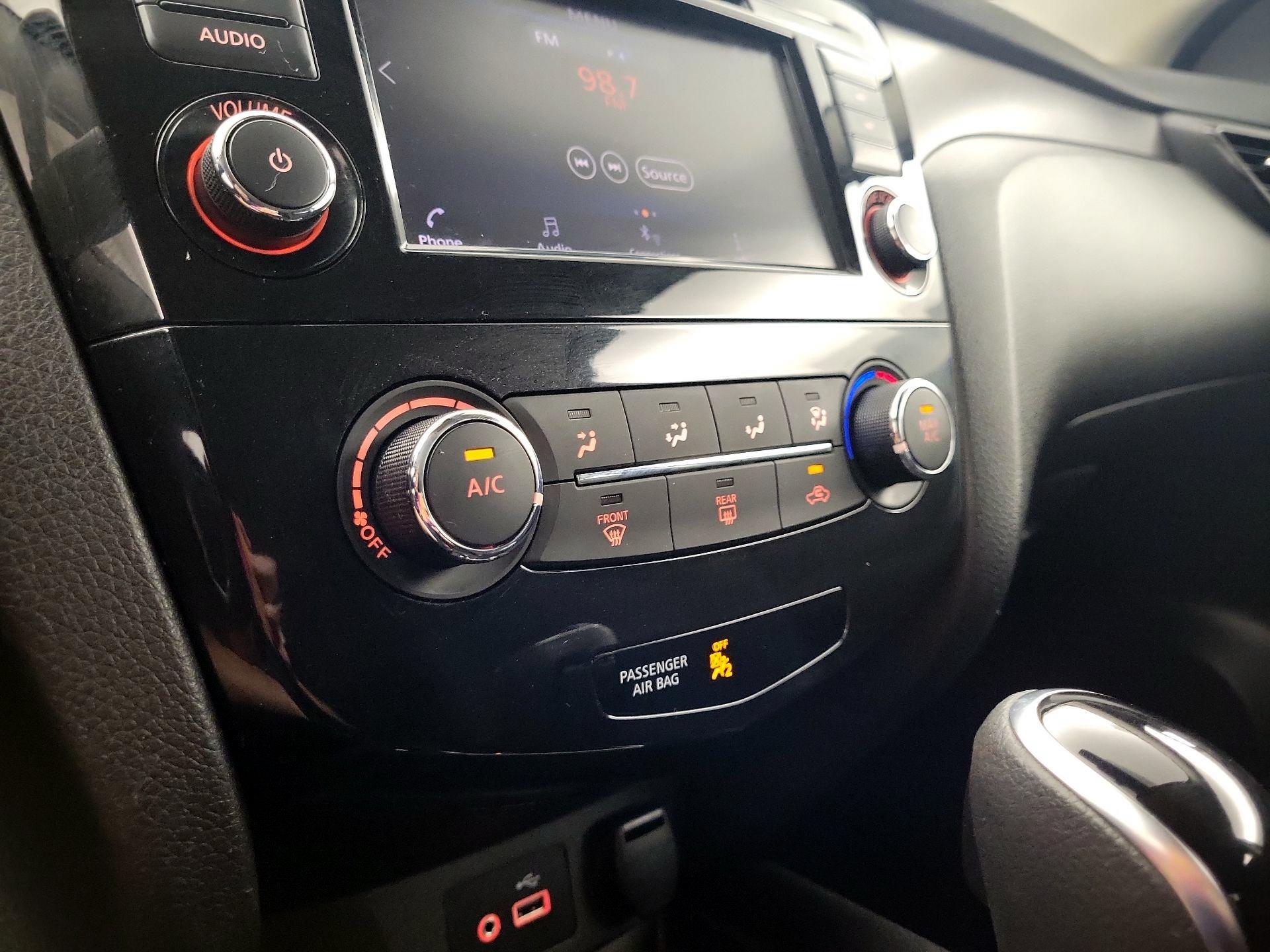 Thumbnail: 2020 Nissan Rogue Sport - 16
