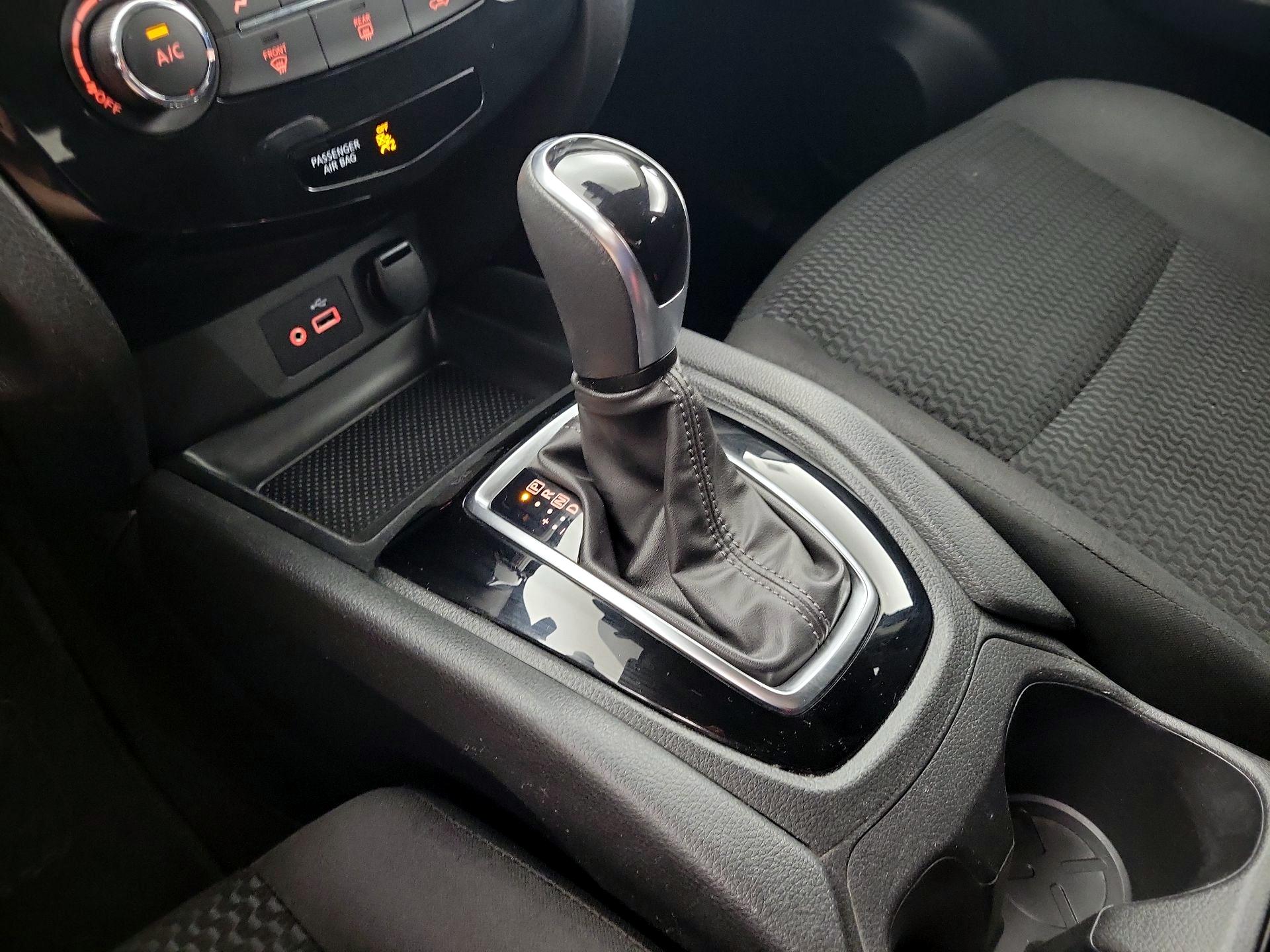 Thumbnail: 2020 Nissan Rogue Sport - 17