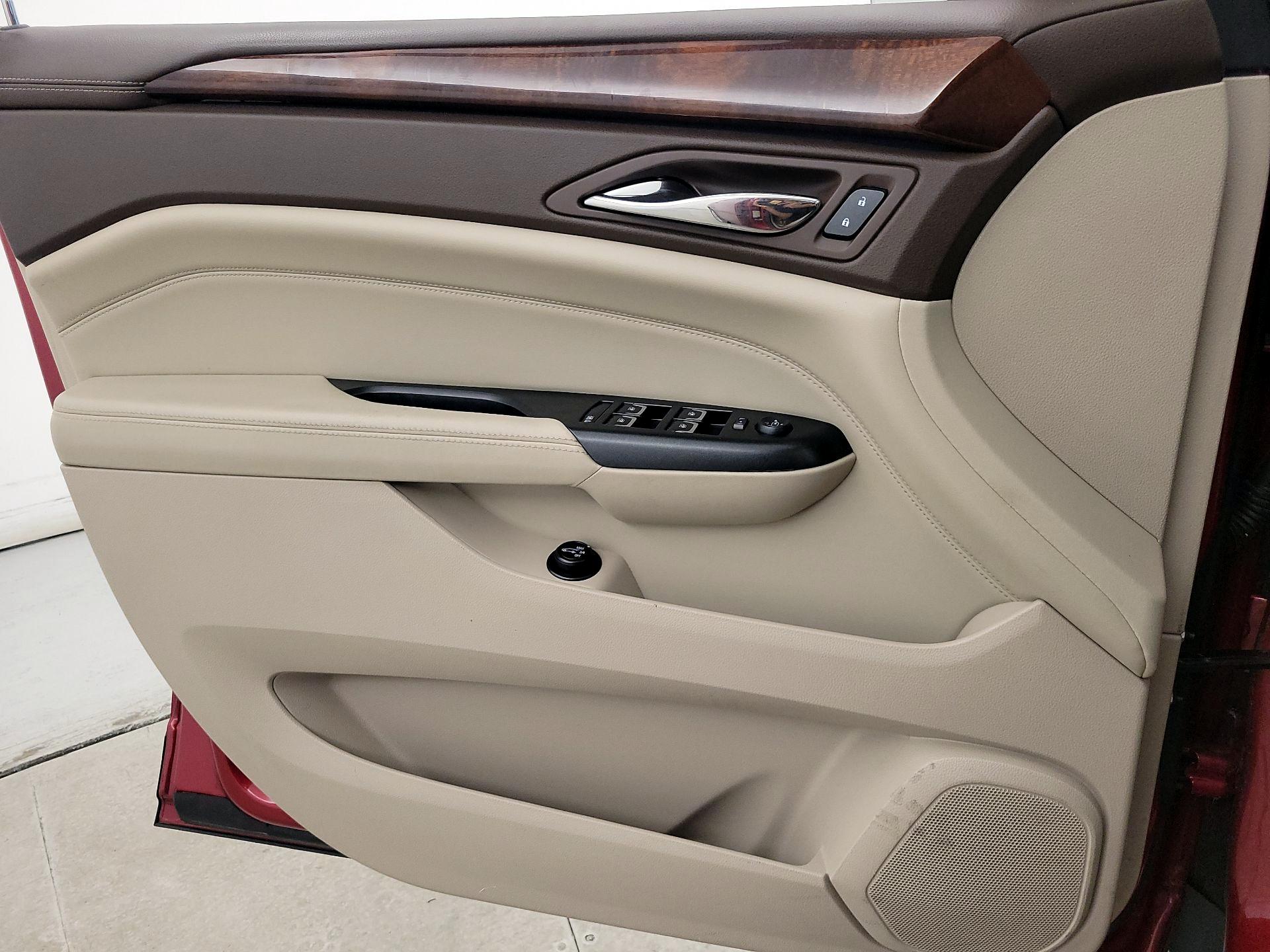 Thumbnail: 2015 Cadillac SRX - 12