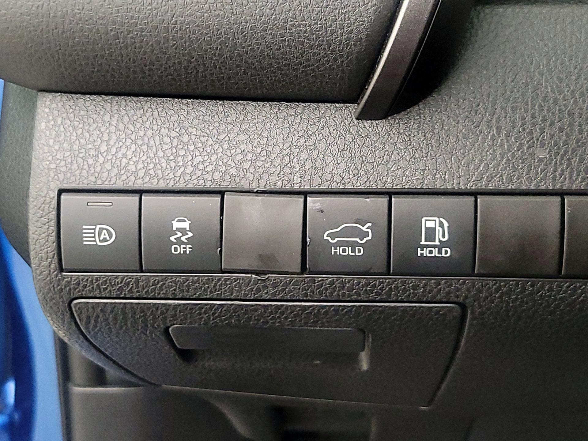 Thumbnail: 2020 Toyota Camry - 13