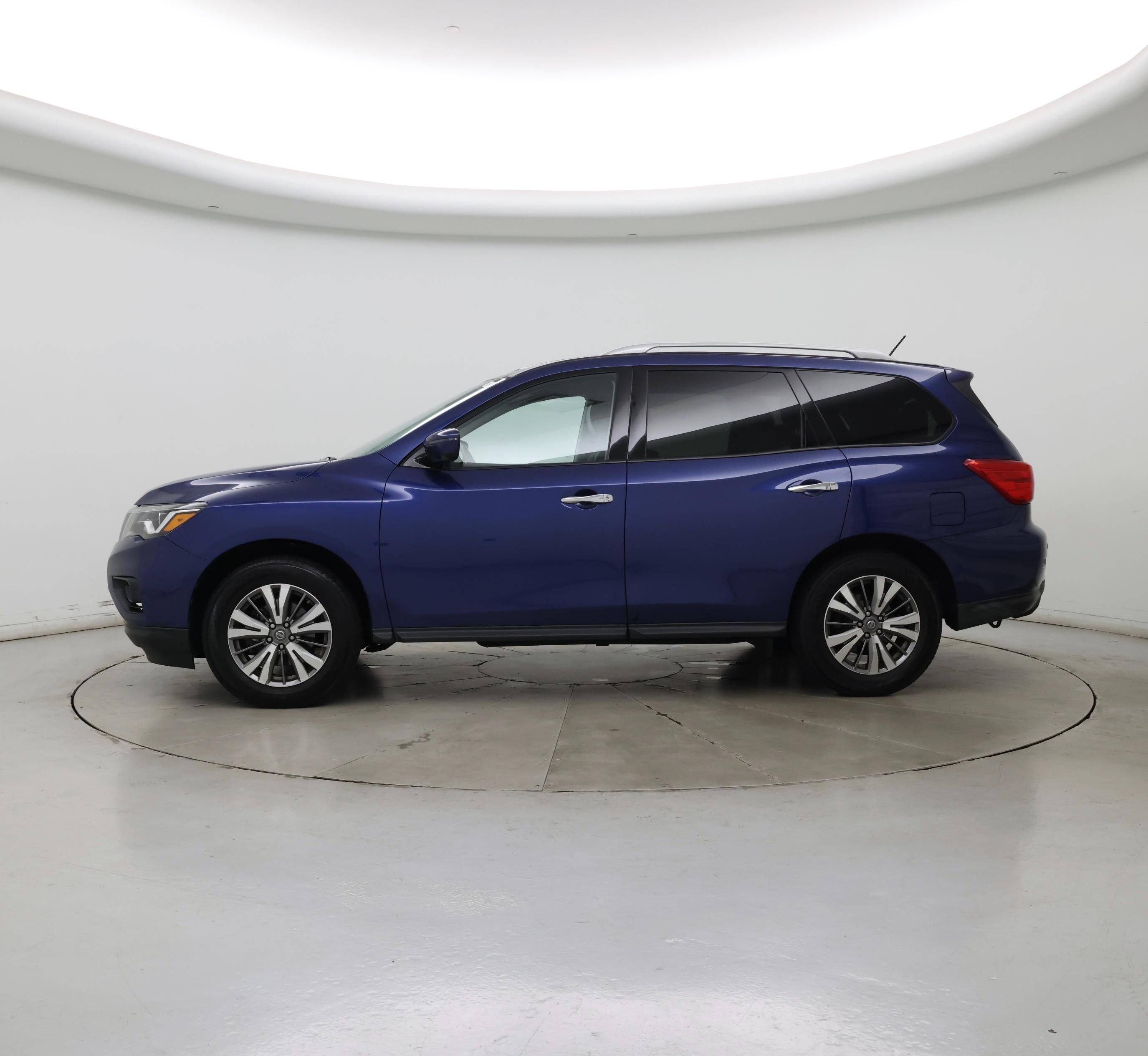 Thumbnail: 2018 Nissan Pathfinder - 3