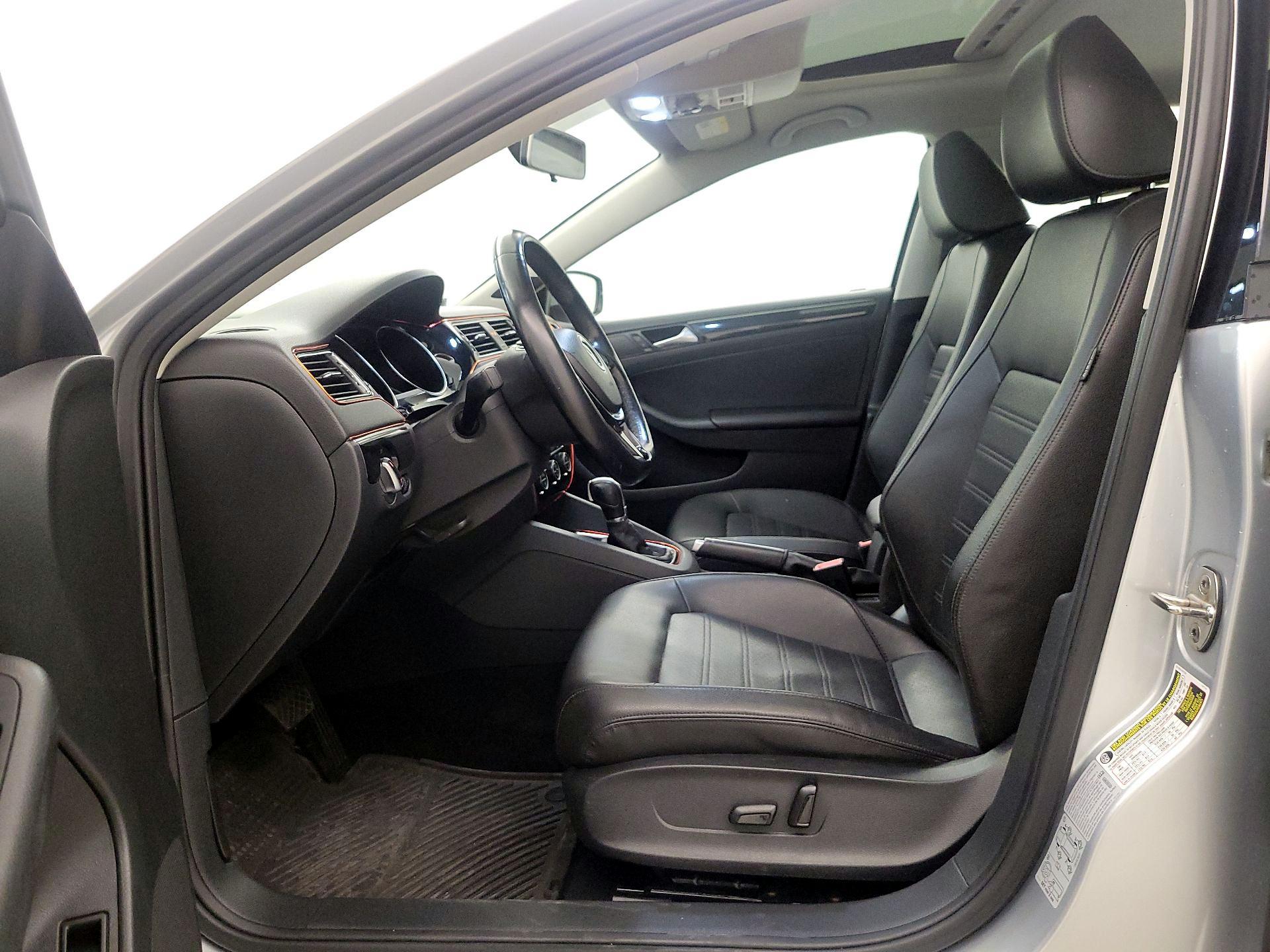 Thumbnail: 2015 Volkswagen Jetta - 11