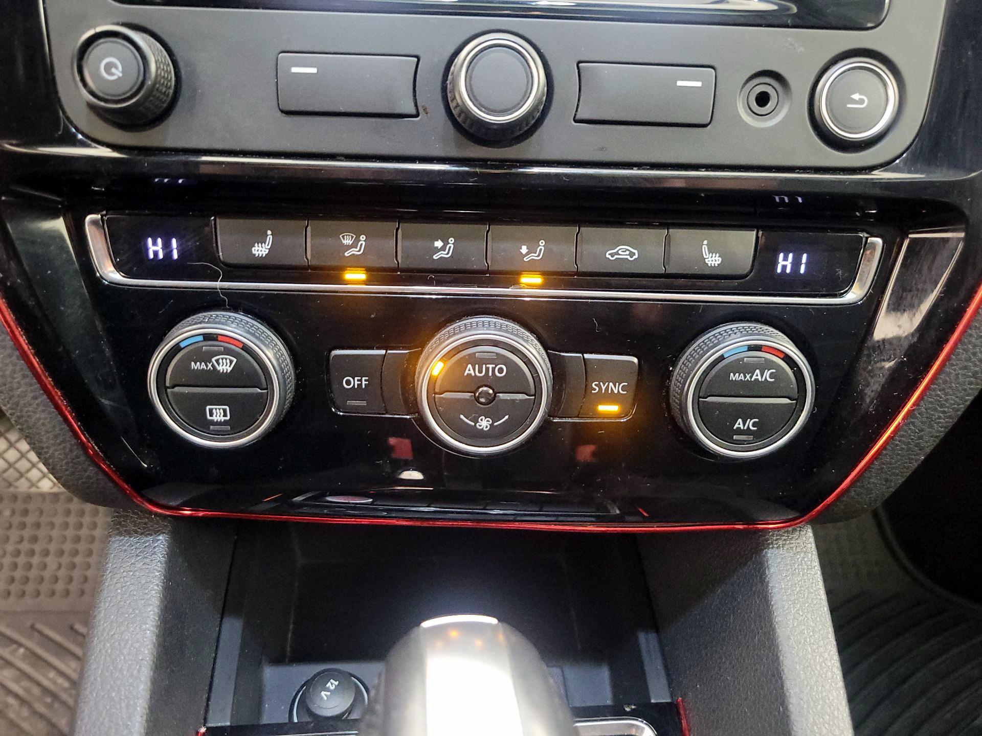 Thumbnail: 2015 Volkswagen Jetta - 16