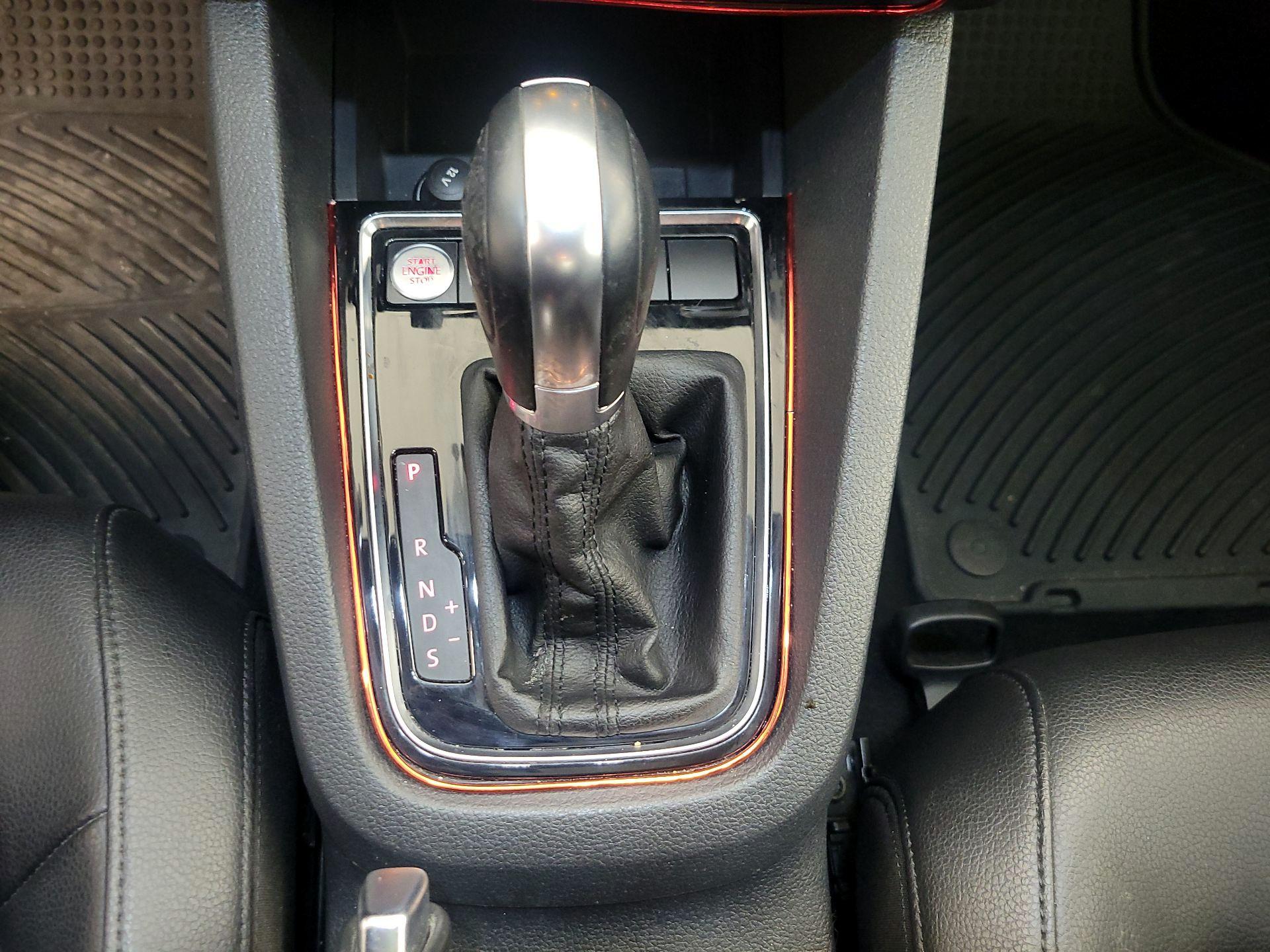 Thumbnail: 2015 Volkswagen Jetta - 17