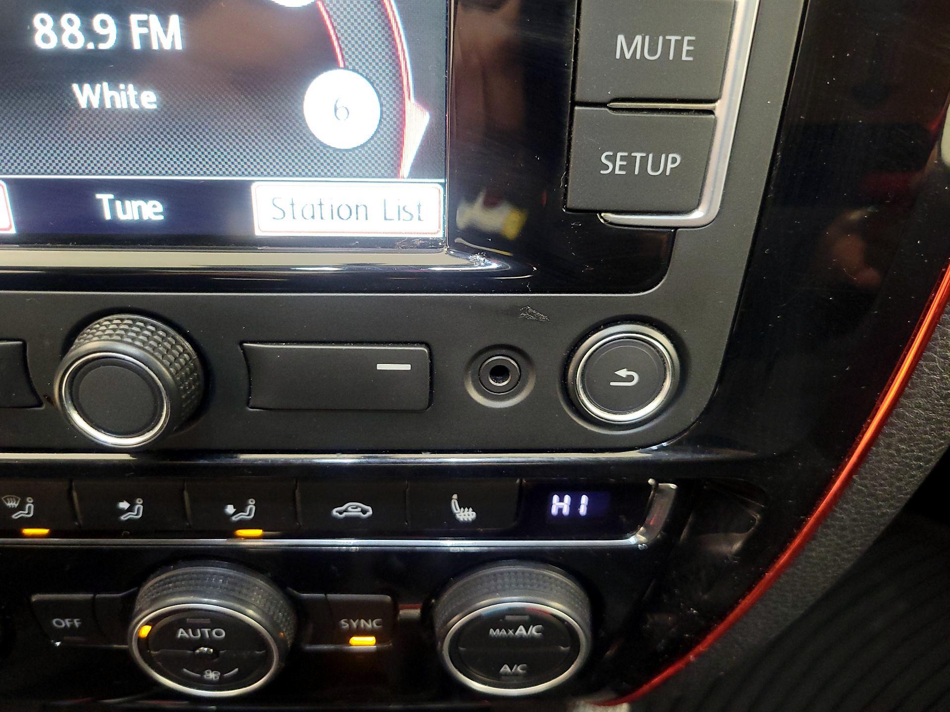 Thumbnail: 2015 Volkswagen Jetta - 18