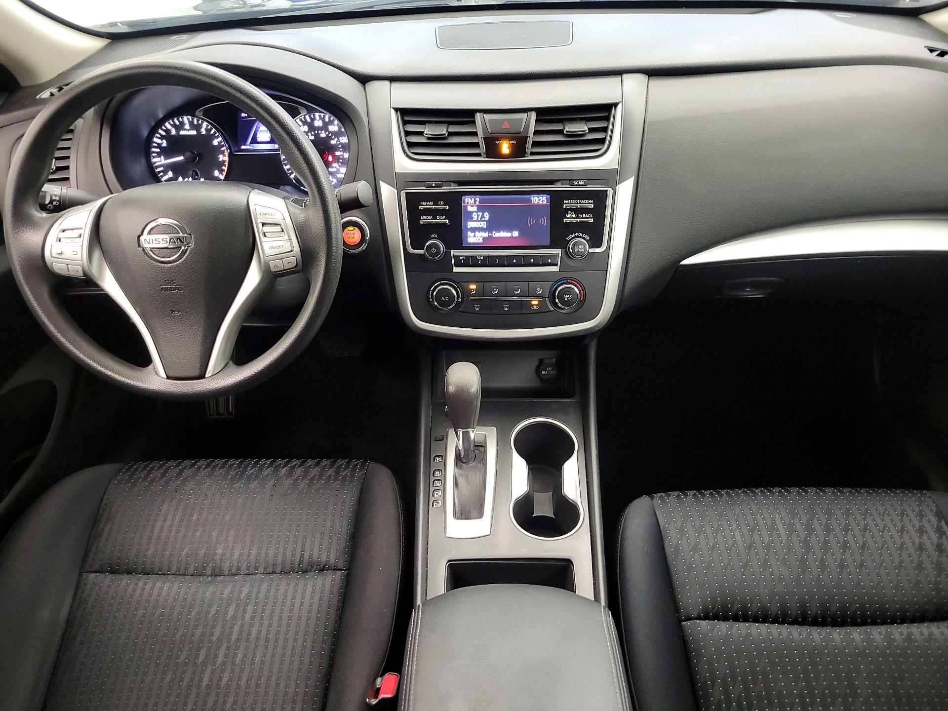 Thumbnail: 2017 Nissan Altima - 9