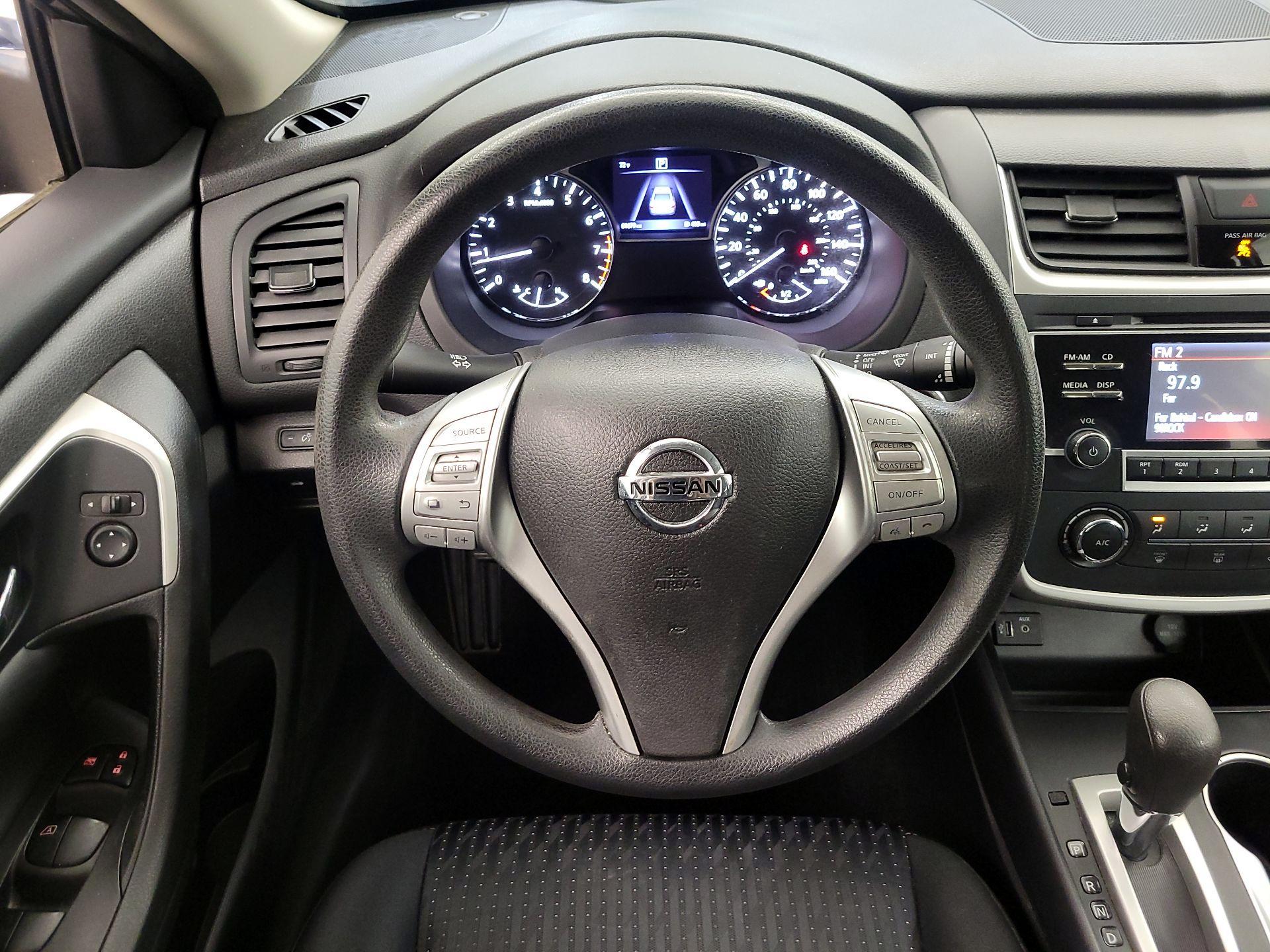Thumbnail: 2017 Nissan Altima - 10
