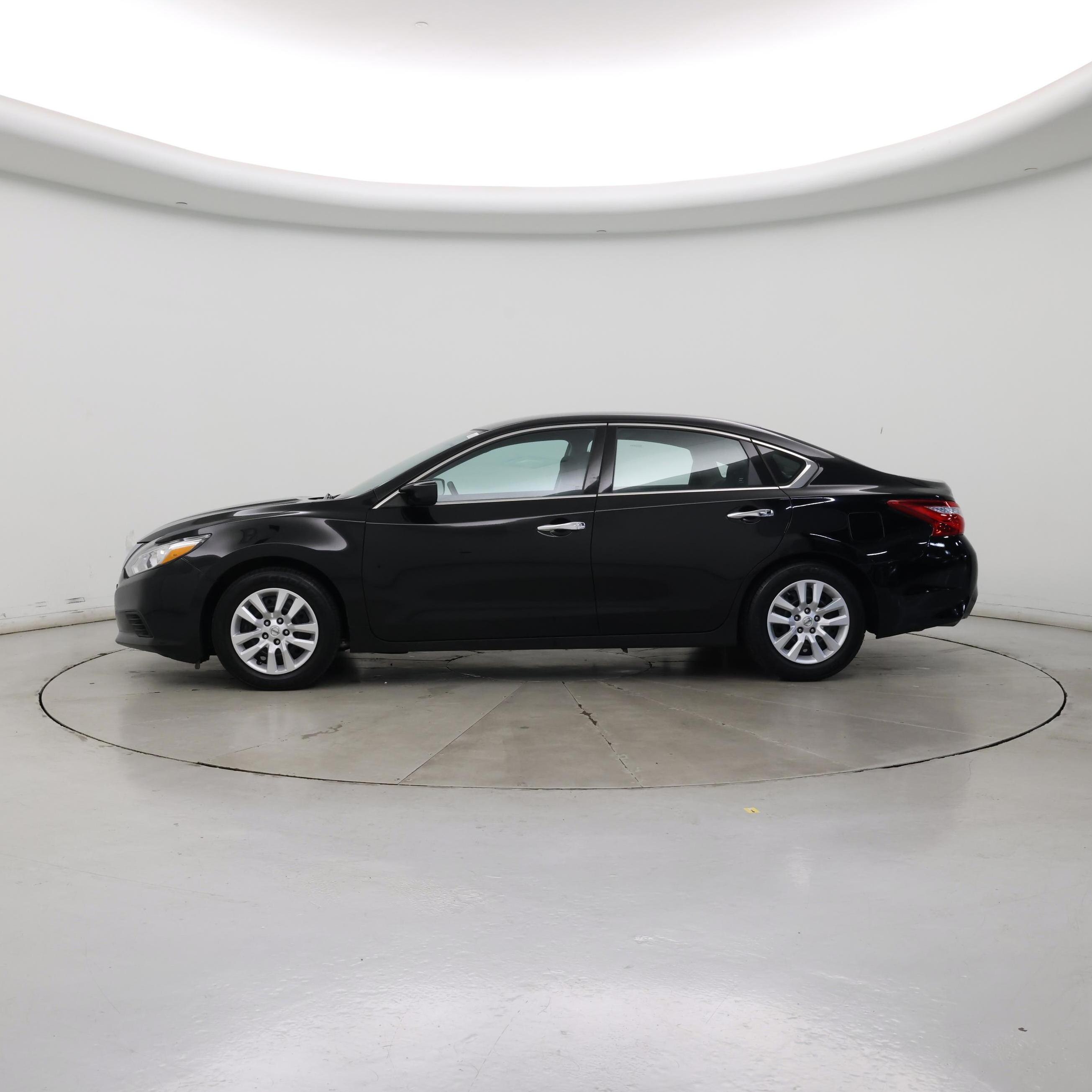 Thumbnail: 2017 Nissan Altima - 3