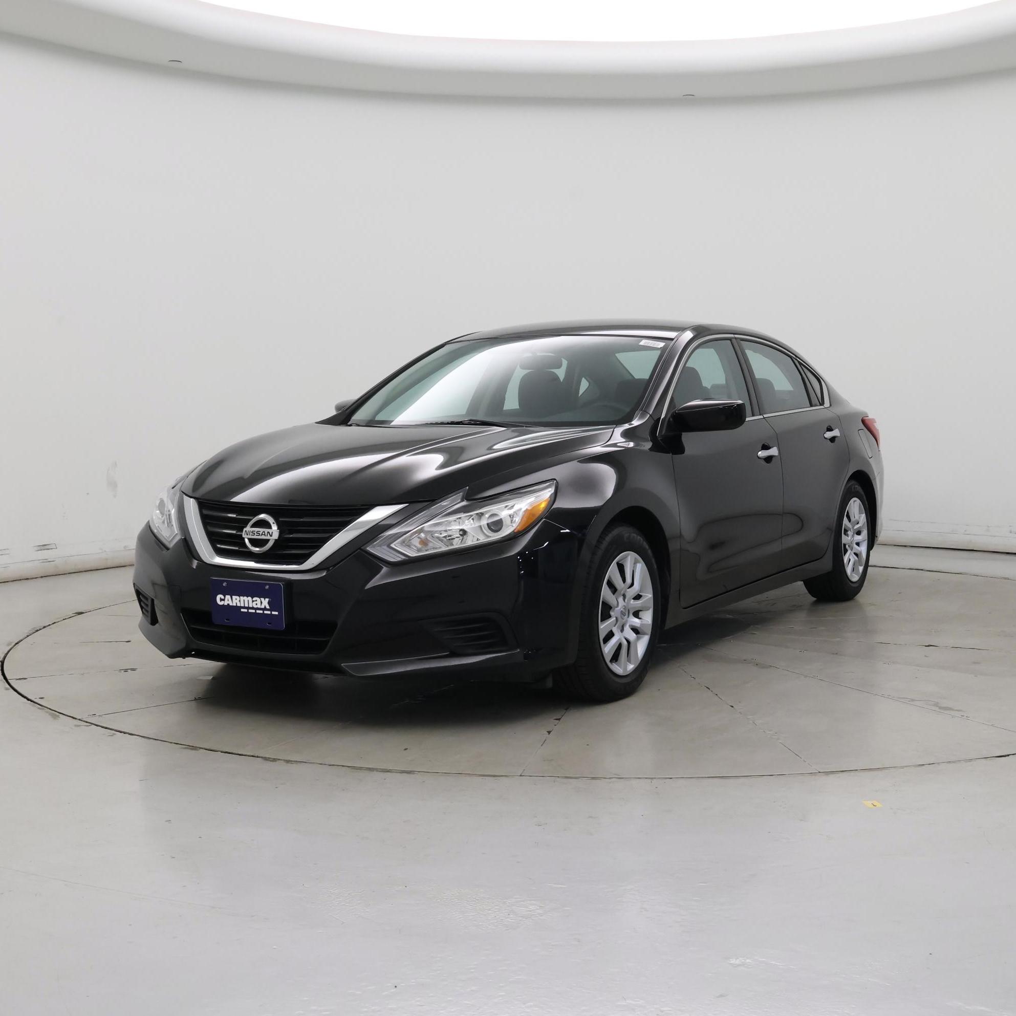 Thumbnail: 2017 Nissan Altima - 4