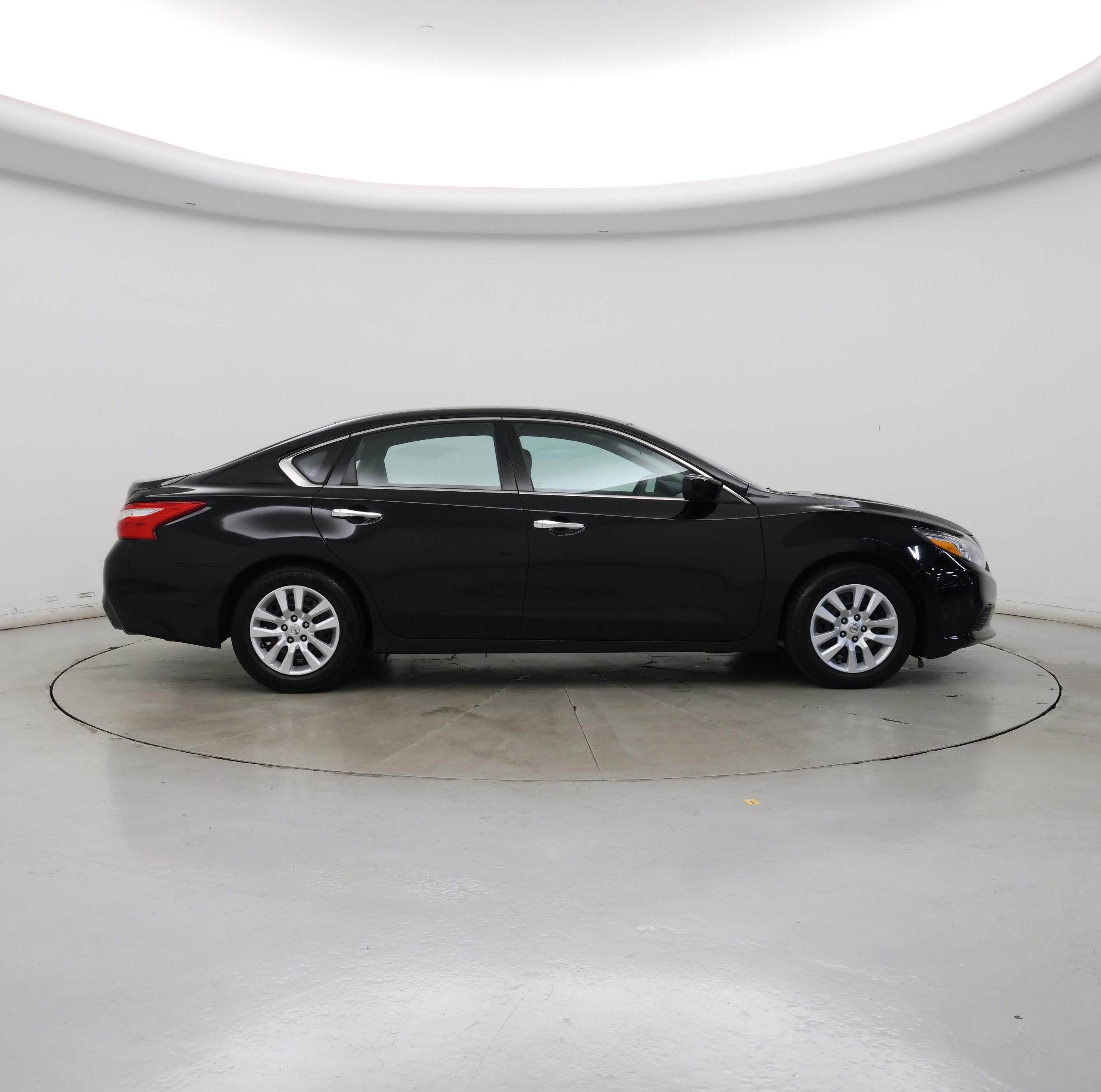 Thumbnail: 2017 Nissan Altima - 7