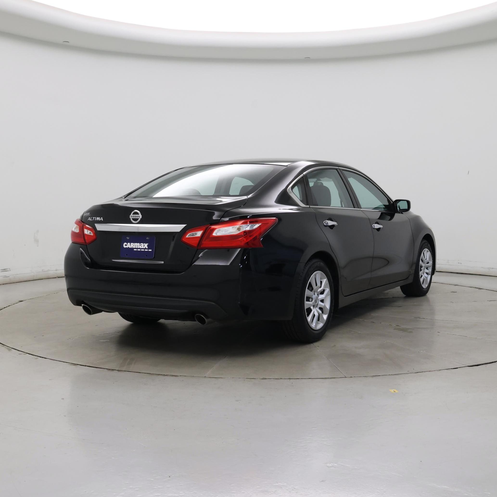 Thumbnail: 2017 Nissan Altima - 8