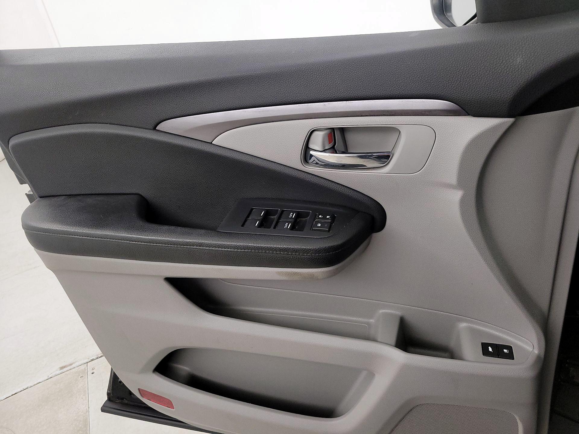 Thumbnail: 2016 Honda Pilot - 12